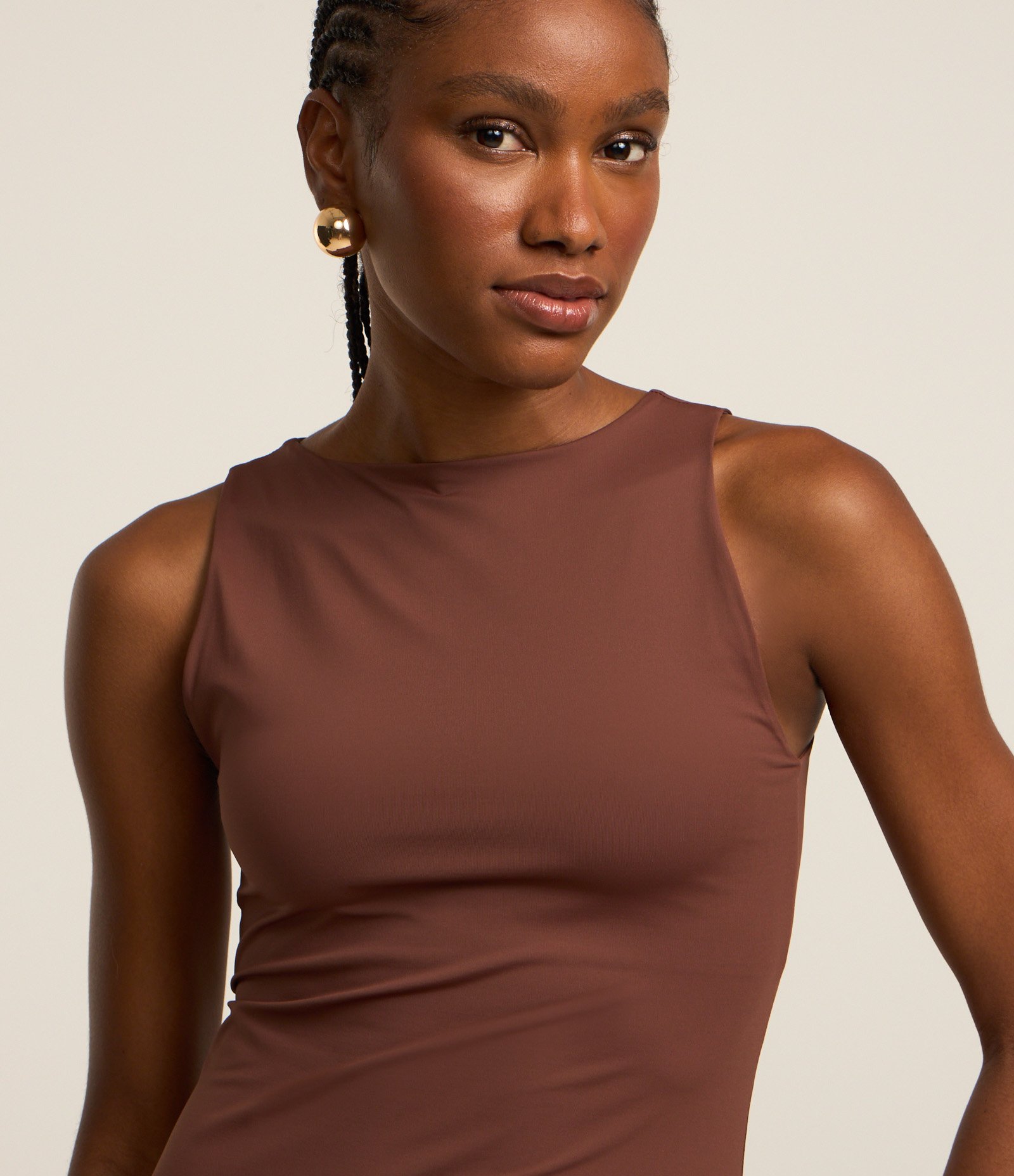 Vestido Curto em Microfibra Sem Mangas Marrom 3
