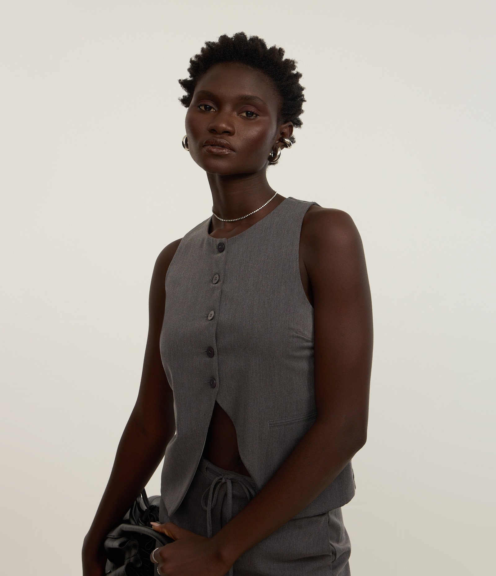 Colete Alongado em Alfaiataria com Botões e Abertura Frontal Cinza 1