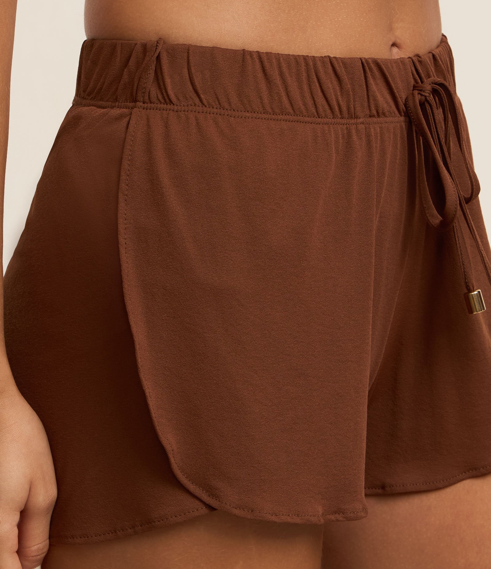 Saída de Praia Short Básico em Crepe com Cós Elástico Marrom 3