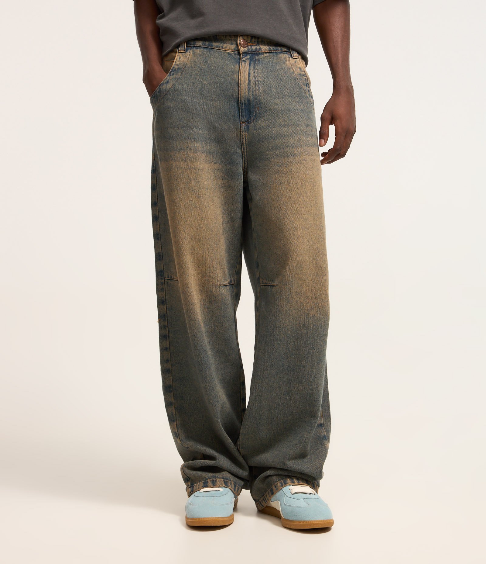Calça Super Baggy em Jeans Dirty com Bordado no Bolso Cinza 2