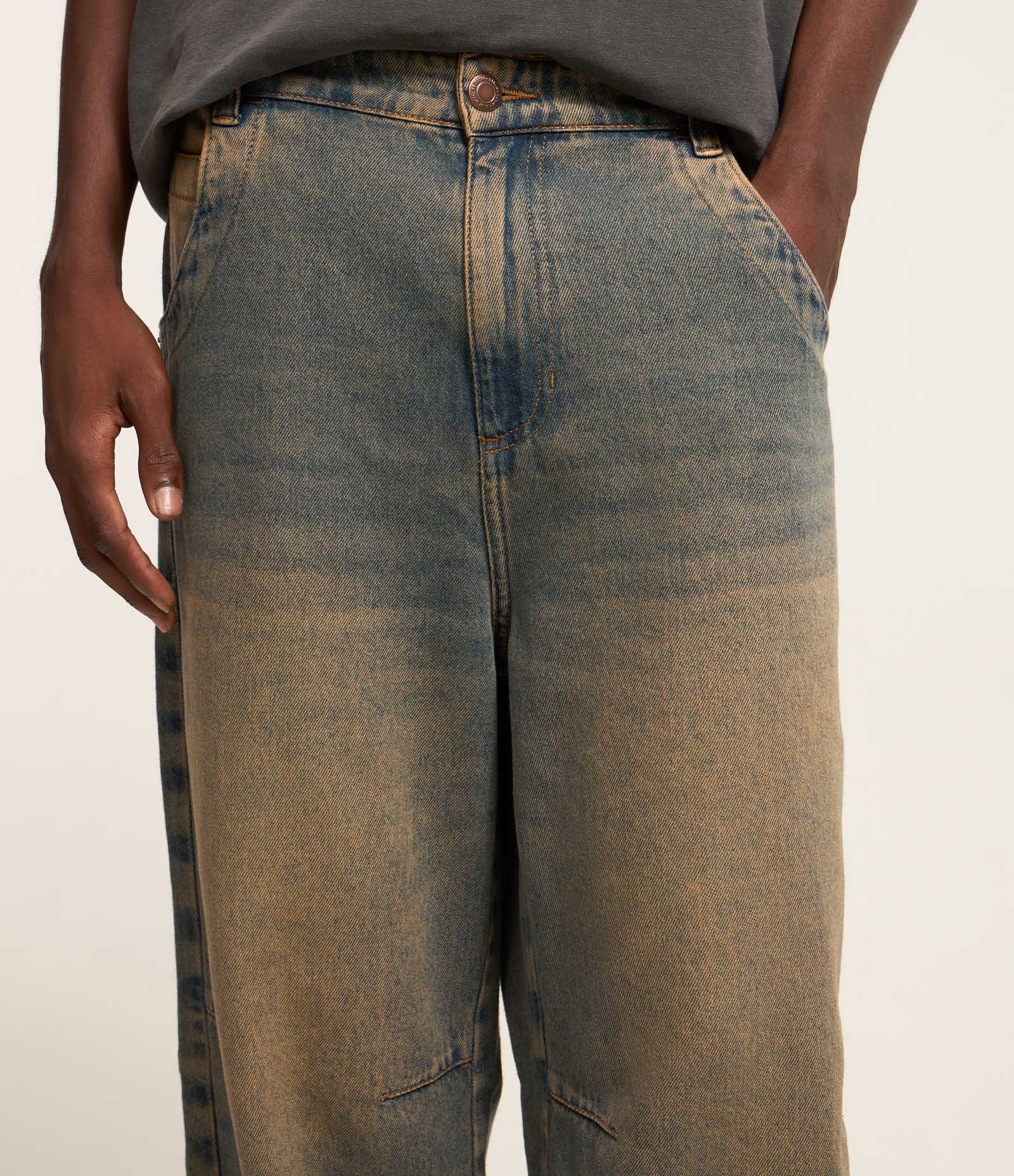 Calça Super Baggy em Jeans Dirty com Bordado no Bolso Cinza 4