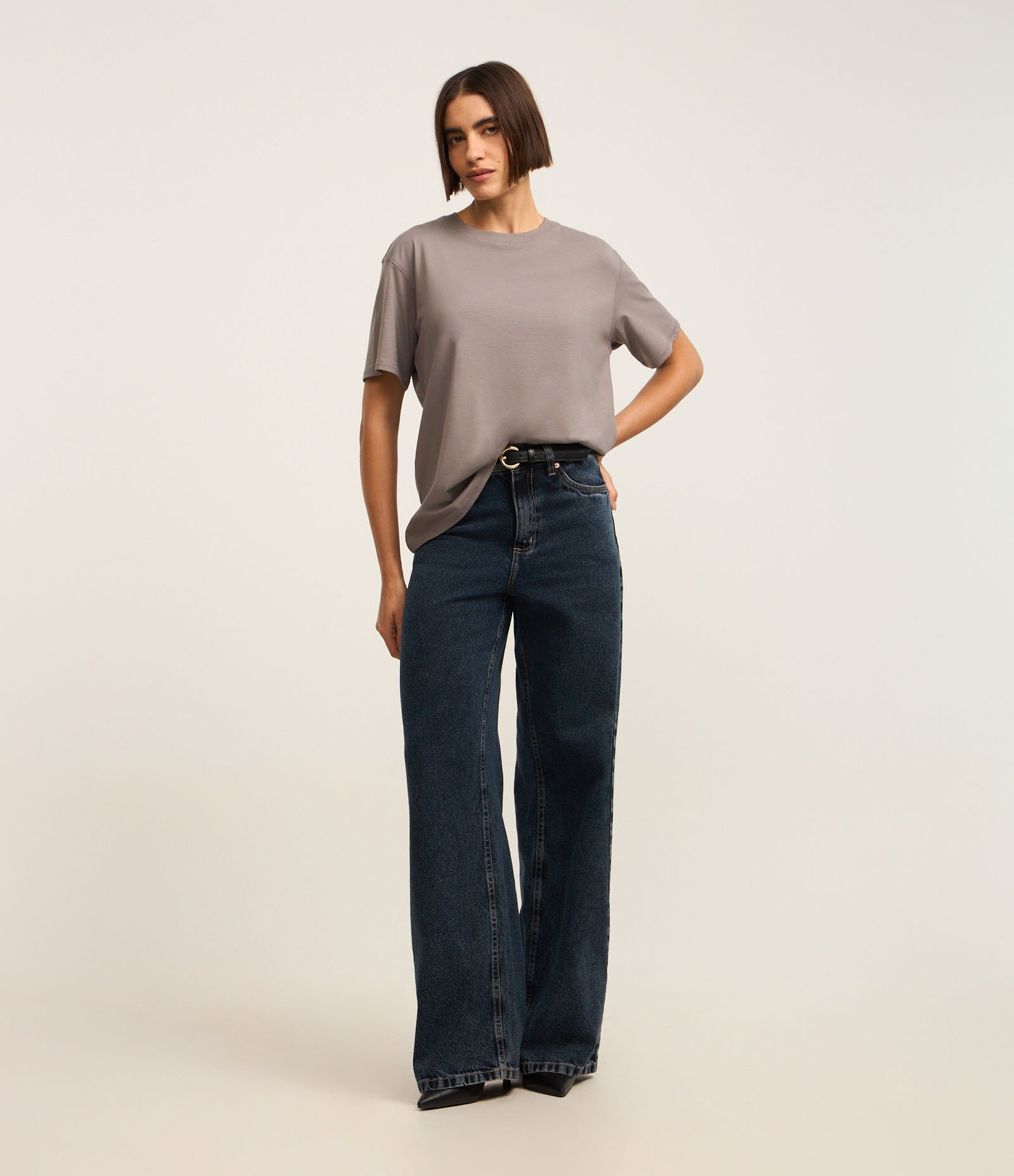 Blusa em Algodão Peruano com Recorte Pespontado nas Costas Cinza 2