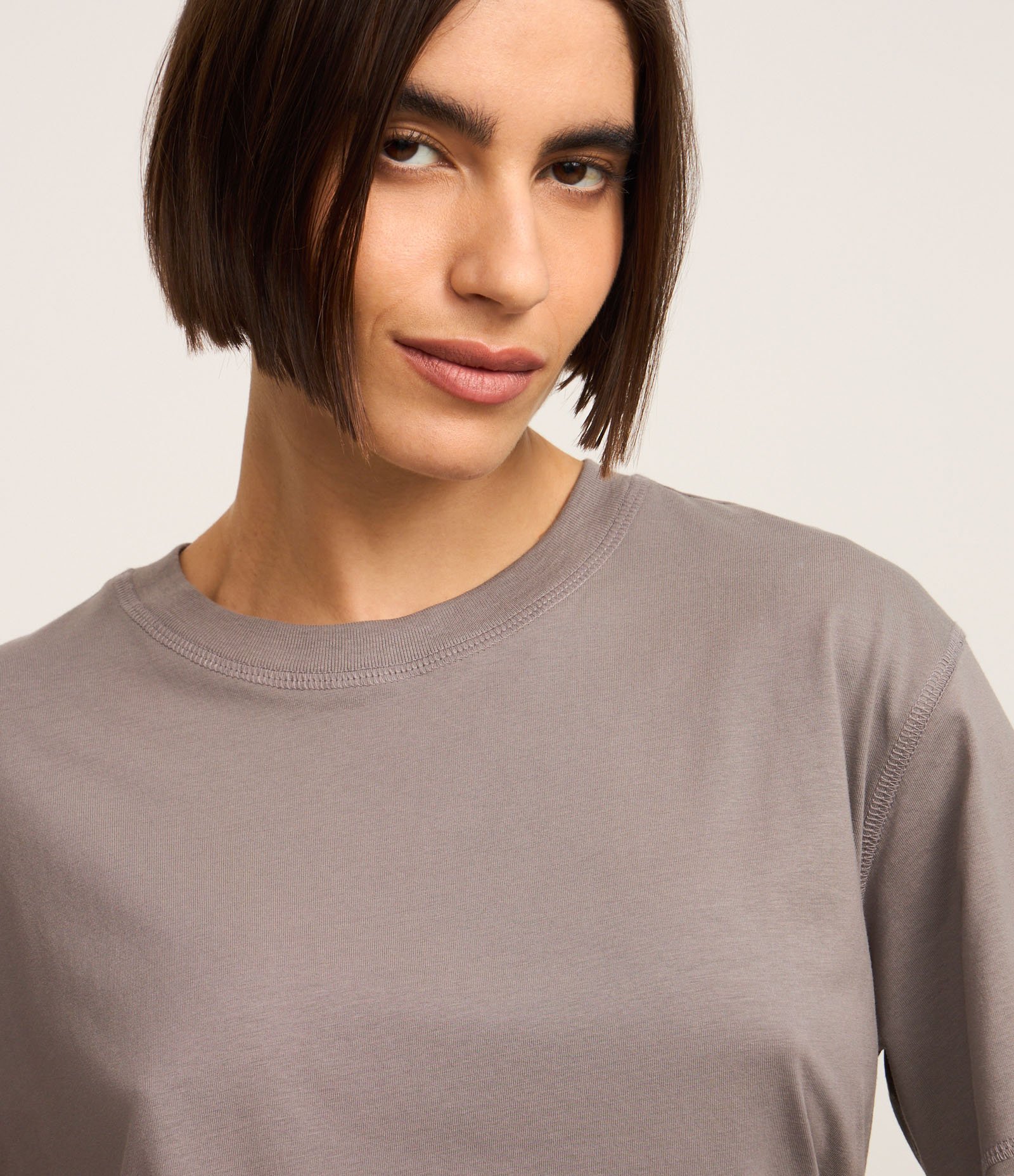 Blusa em Algodão Peruano com Recorte Pespontado nas Costas Cinza 4