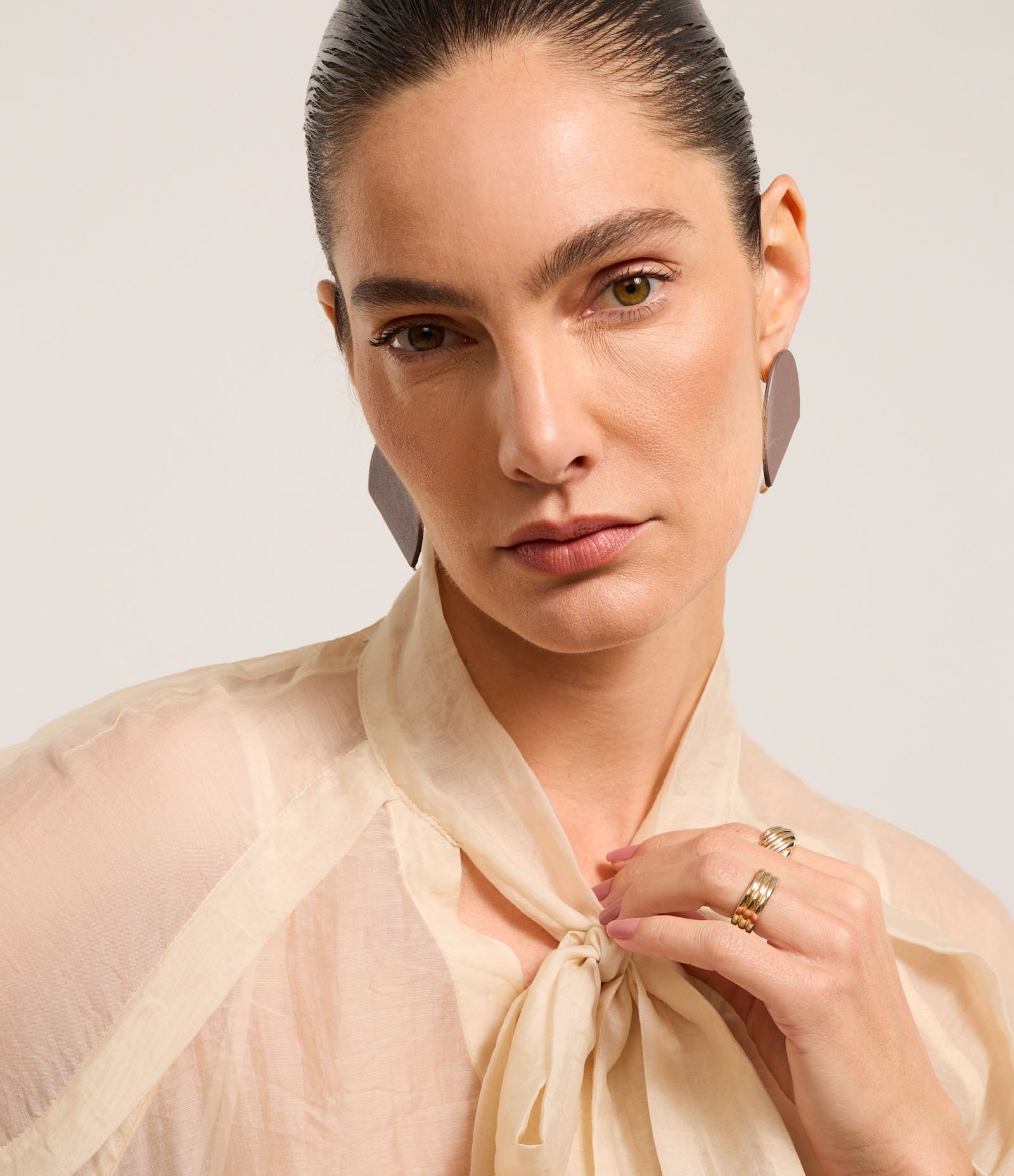 Camisa Texturizada em Voal com Gola Laço Off White 6