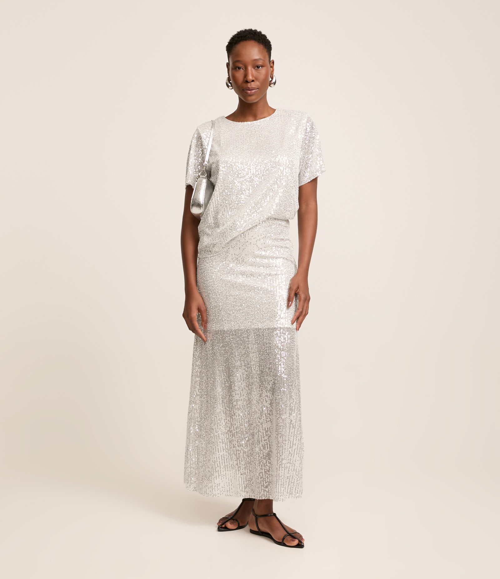 Saia Longa em Malha de Paetê Prata 2