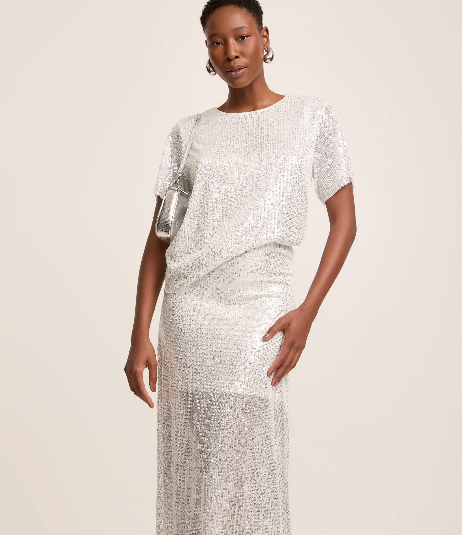 Saia Longa em Malha de Paetê Prata 4