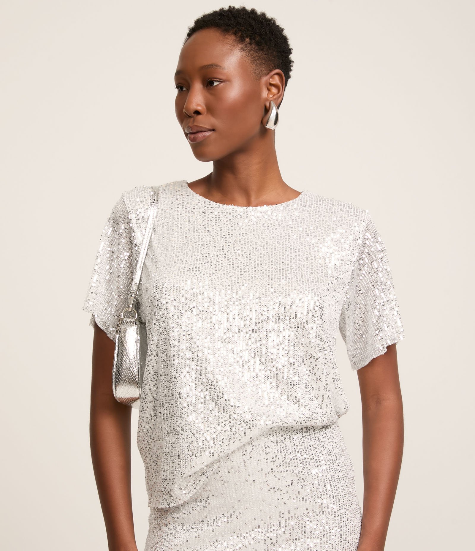 Blusa Ampla em Malha de Paetê Prata 1