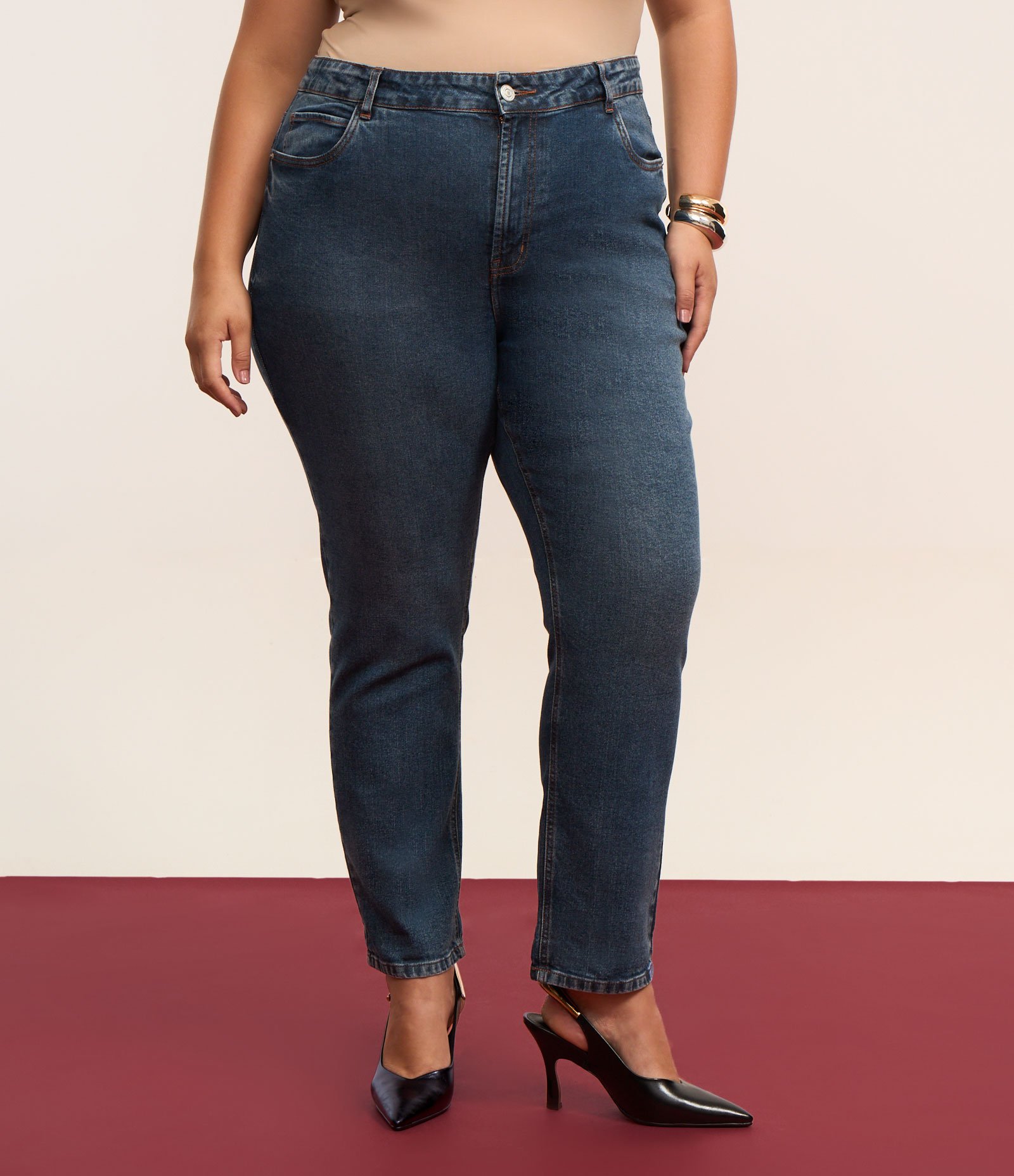 Calça Mom Jeans Elastano e Barra Dobrada Curve & Plus Size Azul 2