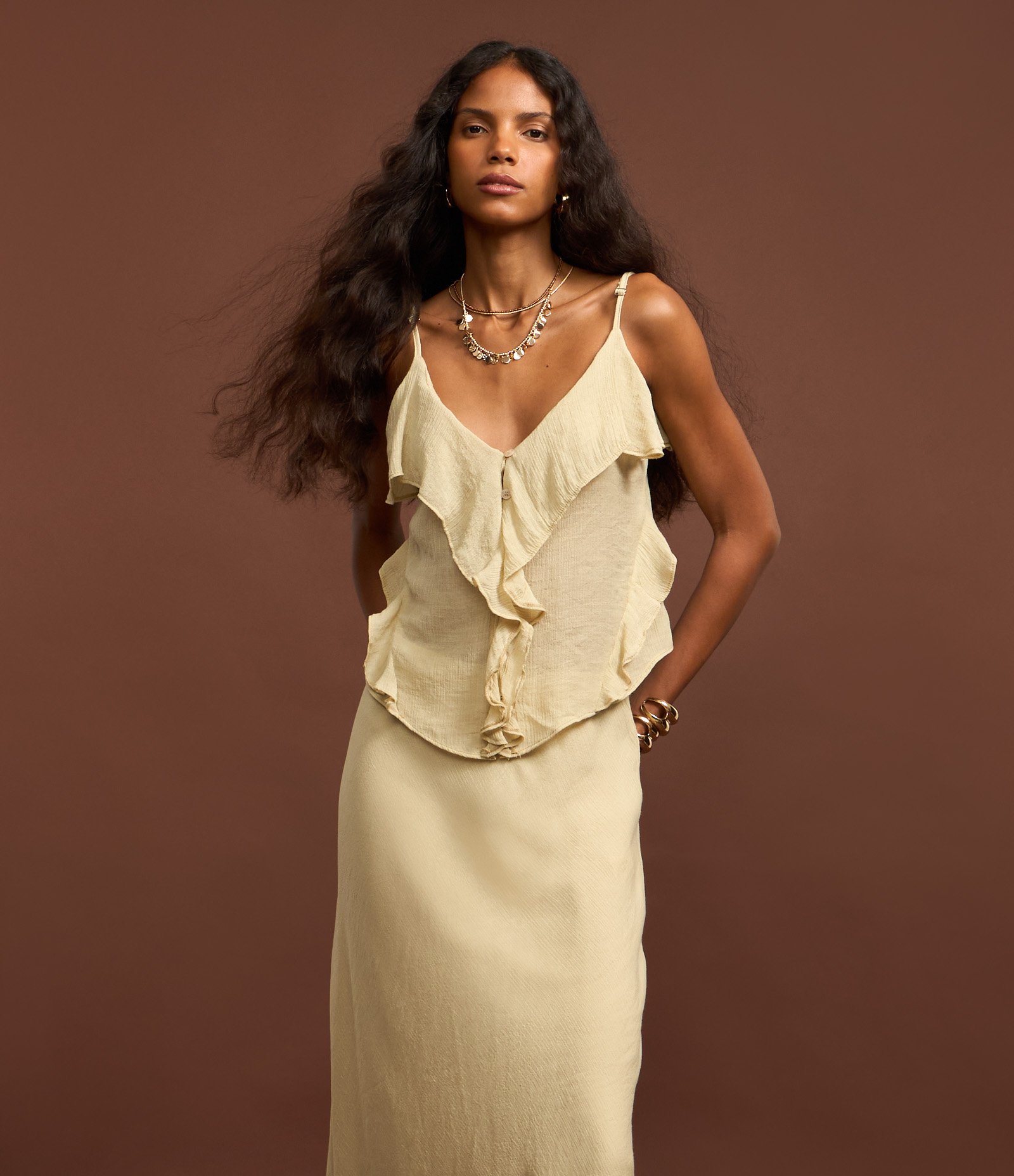 Saia Midi em Viscose com Camadas na Barra Bege 6