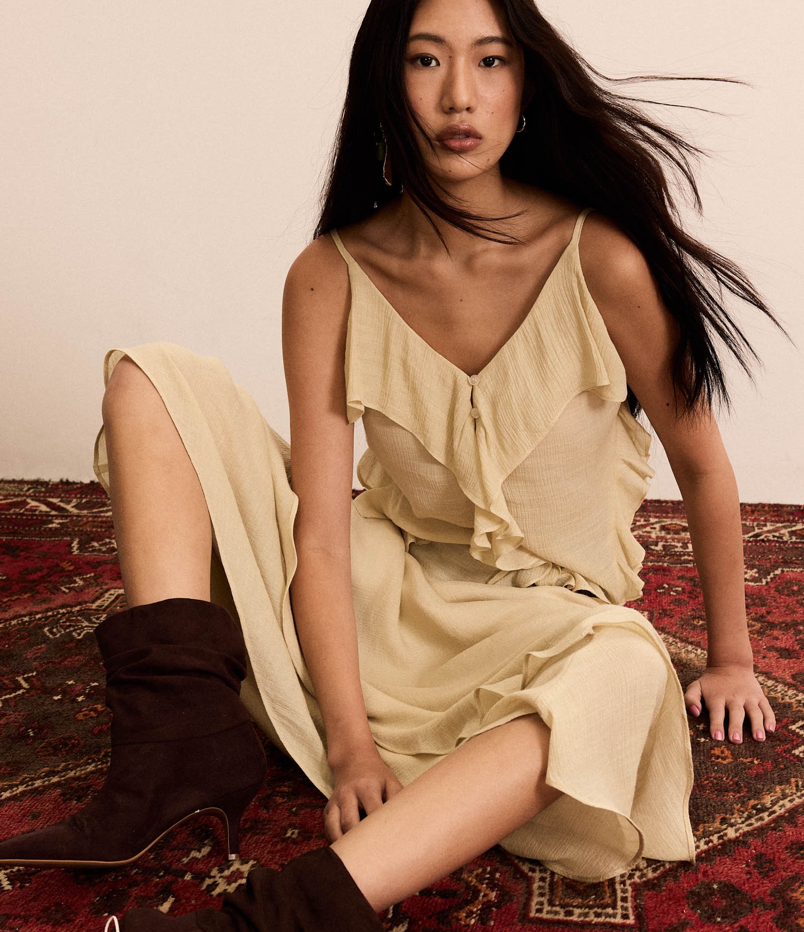 Saia Midi em Viscose com Camadas na Barra Bege 2