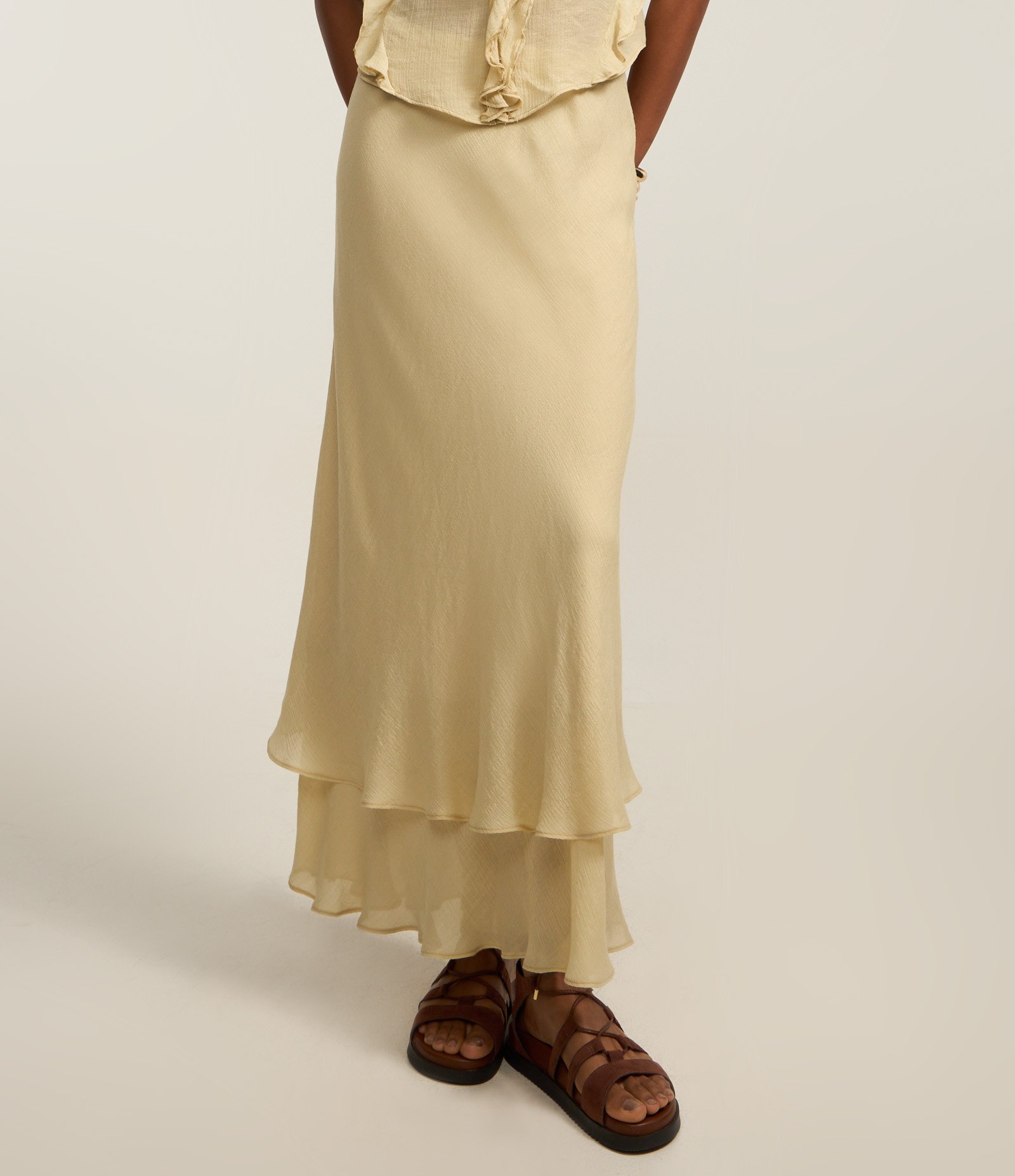 Saia Midi em Viscose com Camadas na Barra Bege 4