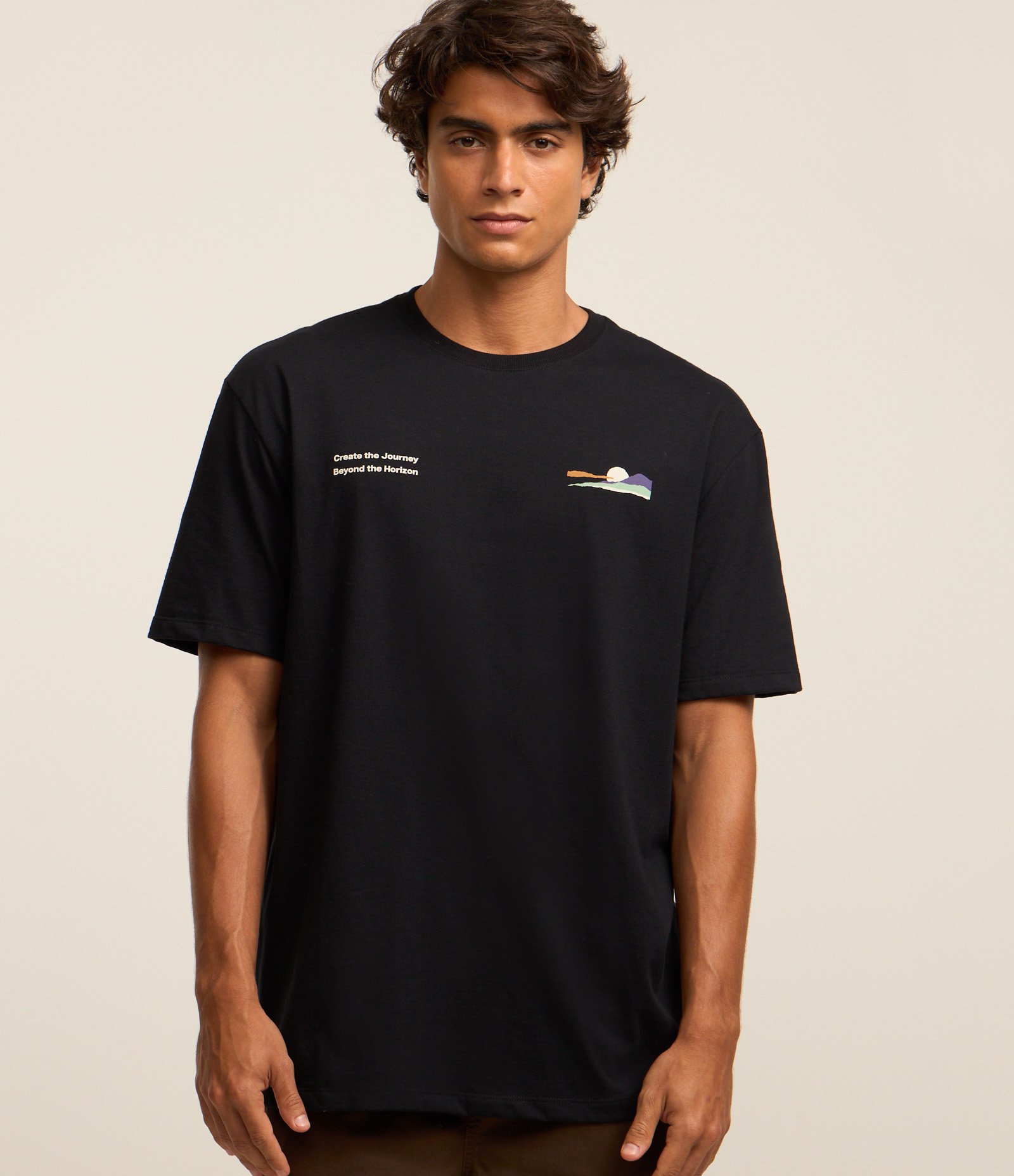 Camiseta Relaxed em Algodão com Estampa de Montanha Preto 3