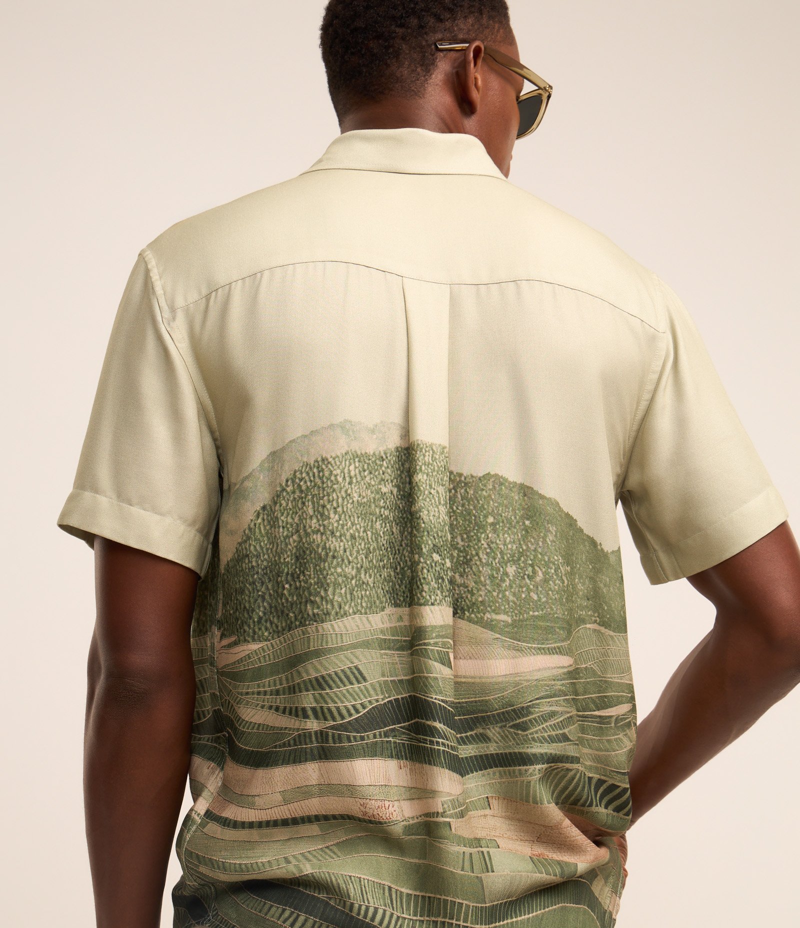 Camisa Comfort em Voil com Estampa de Cenário Cinza 3