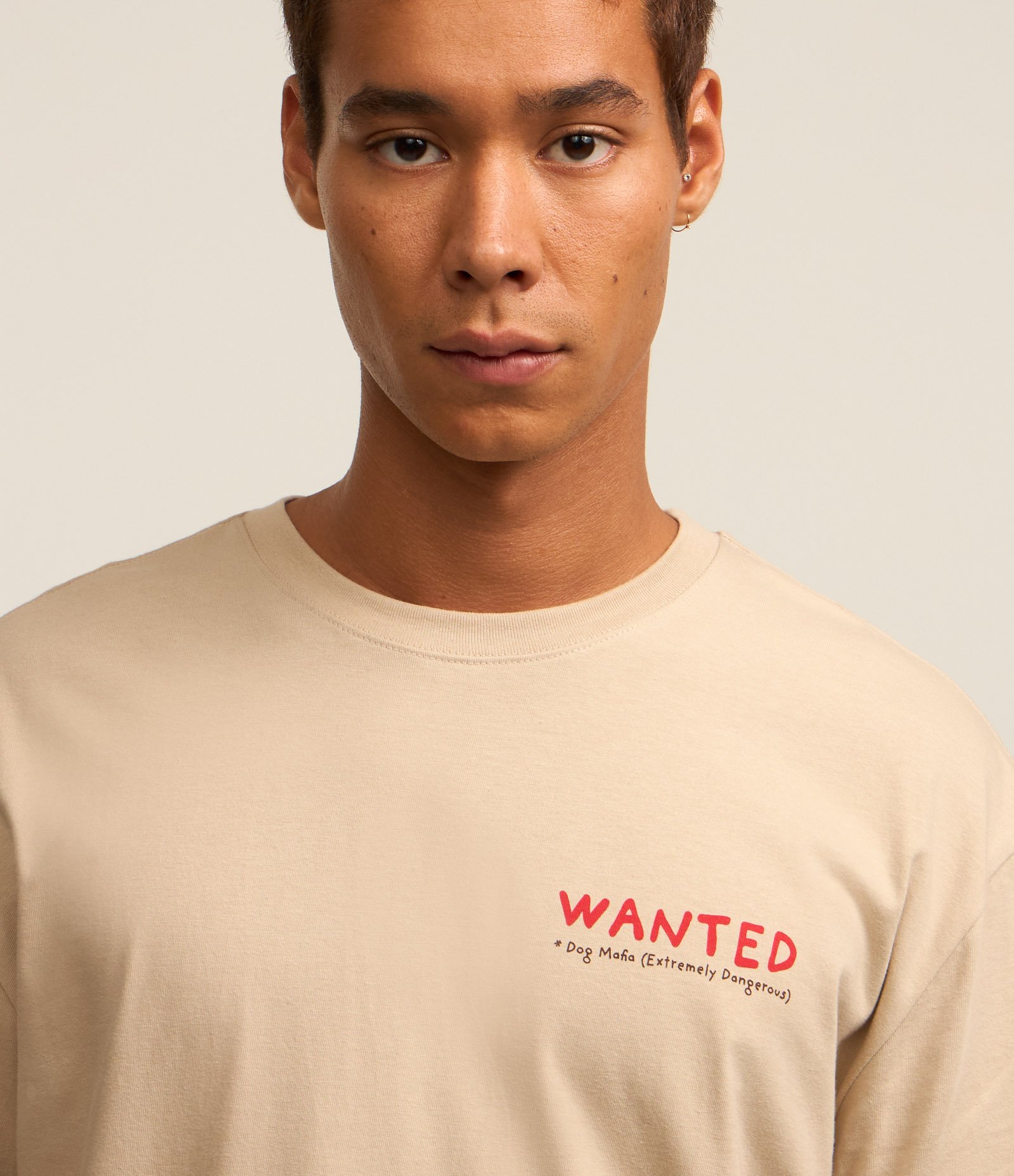 Camiseta Relaxed em Malhão com Estampa Dog Mafia Bege 4