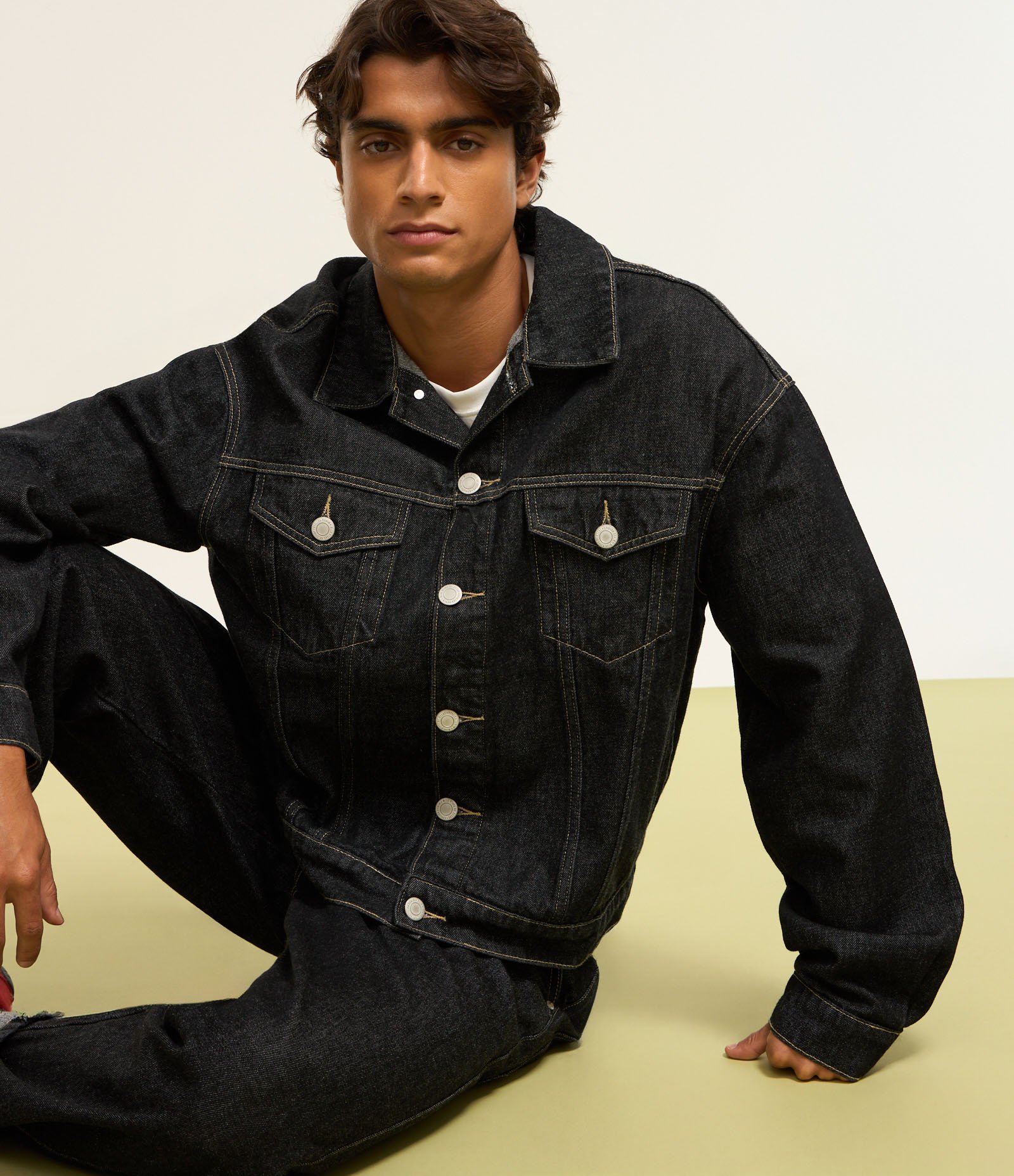 Jaqueta Overboxy em Jeans Preto 3