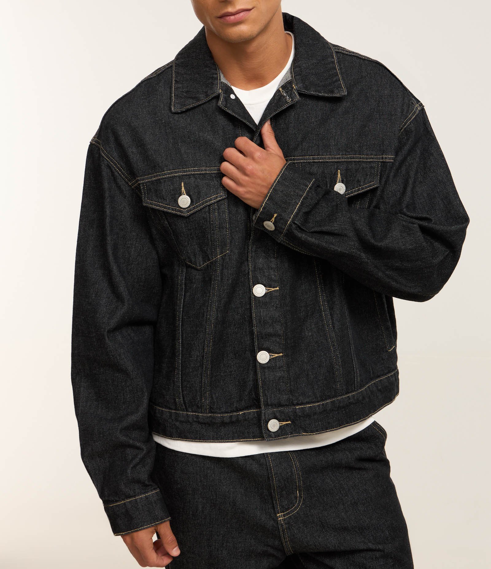 Jaqueta Overboxy em Jeans Preto 4