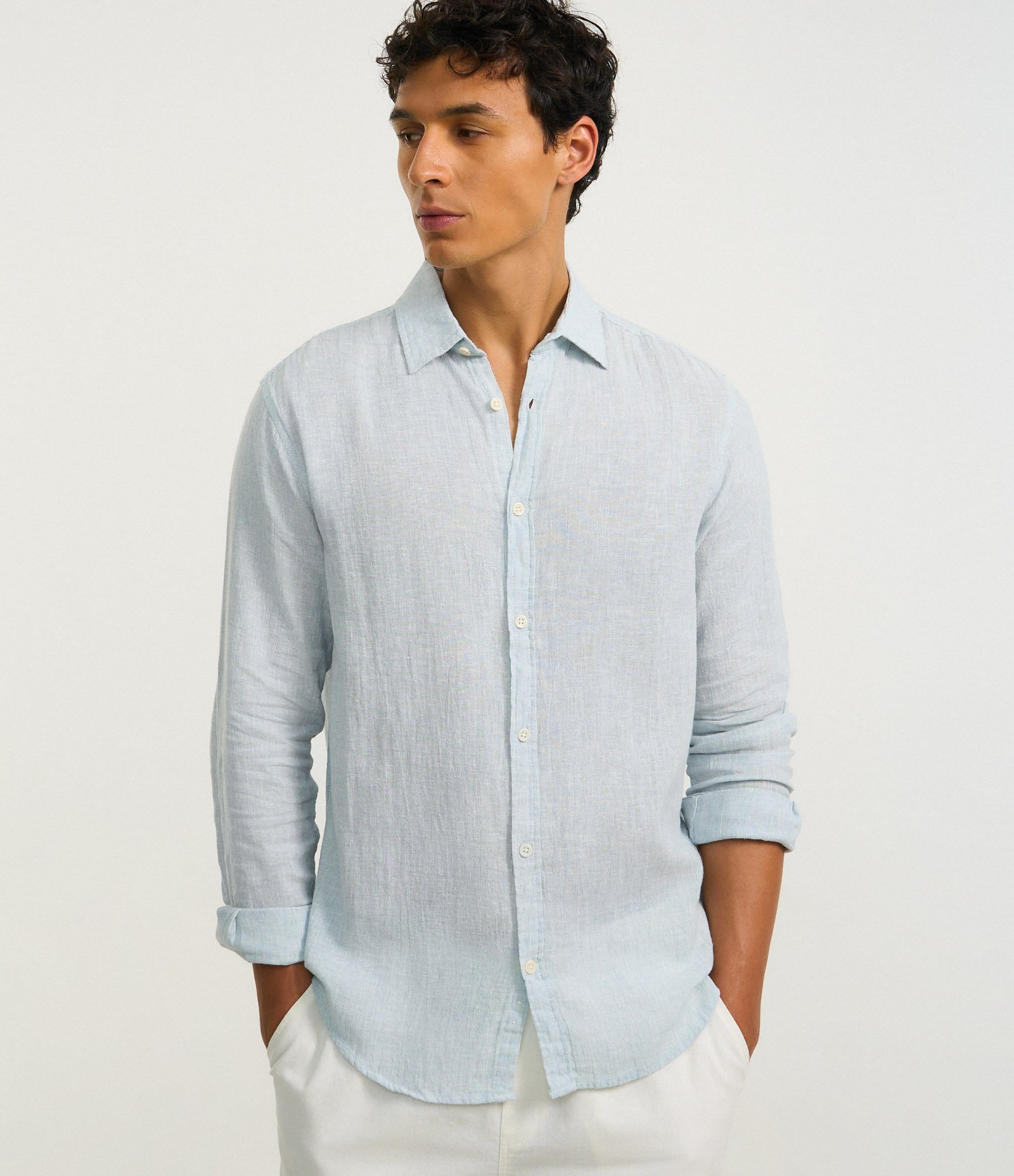 Camisa Regular em Linho e Gola Colarinho Azul Turmalina 1