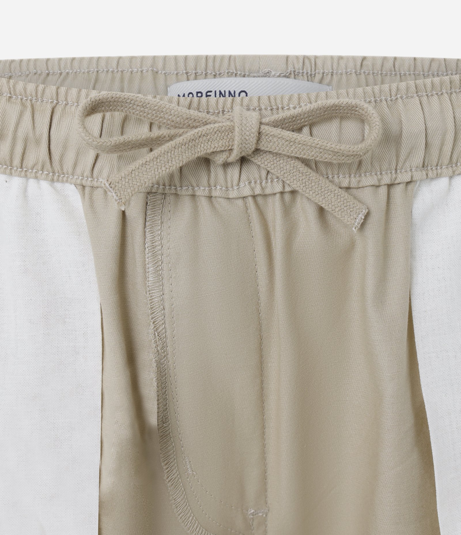 Bermuda em Sarja com Bolso Cargo Bege 3