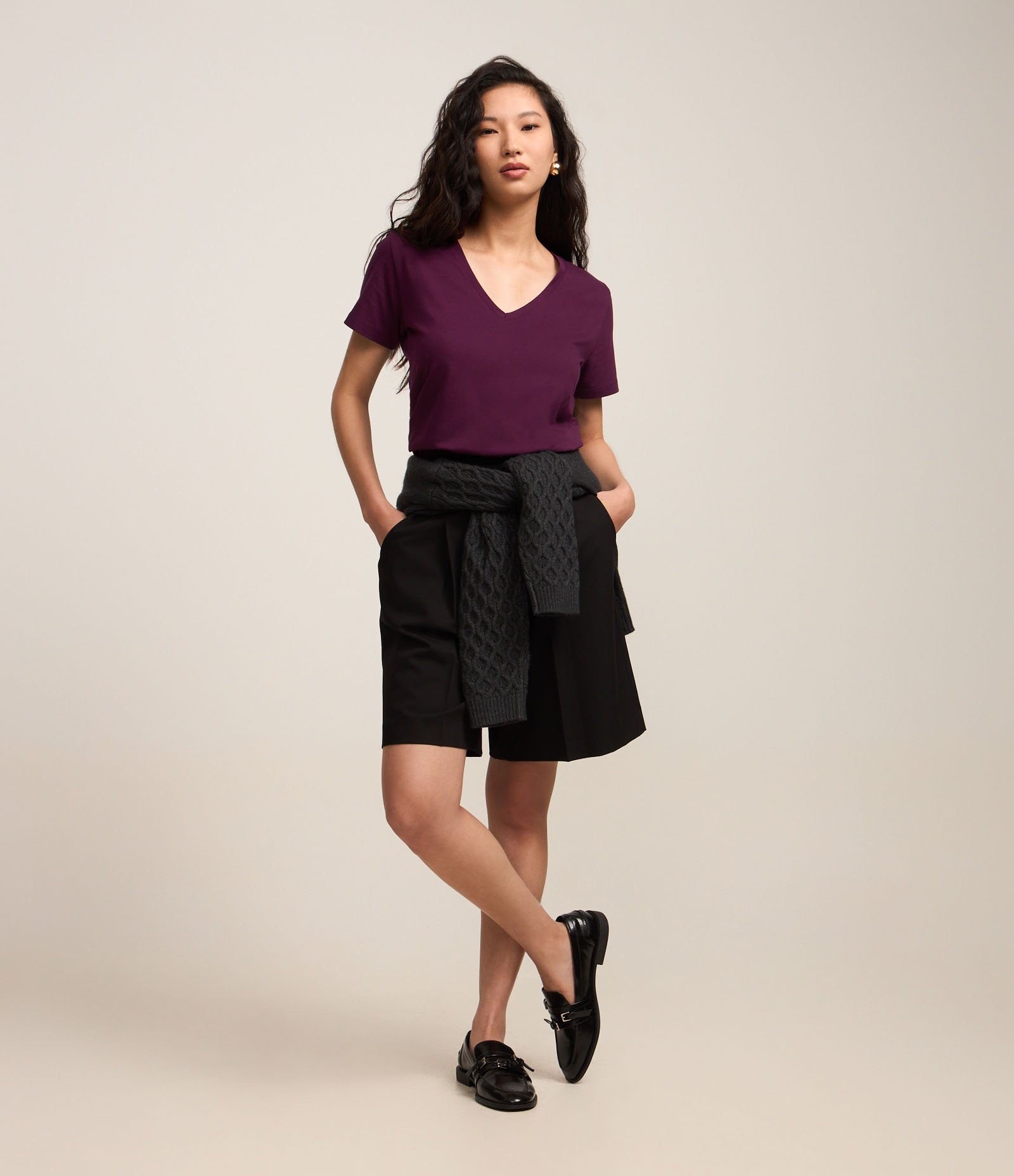 Blusa Básica em Algodão Peruano com Decote V Roxo Vinho 2