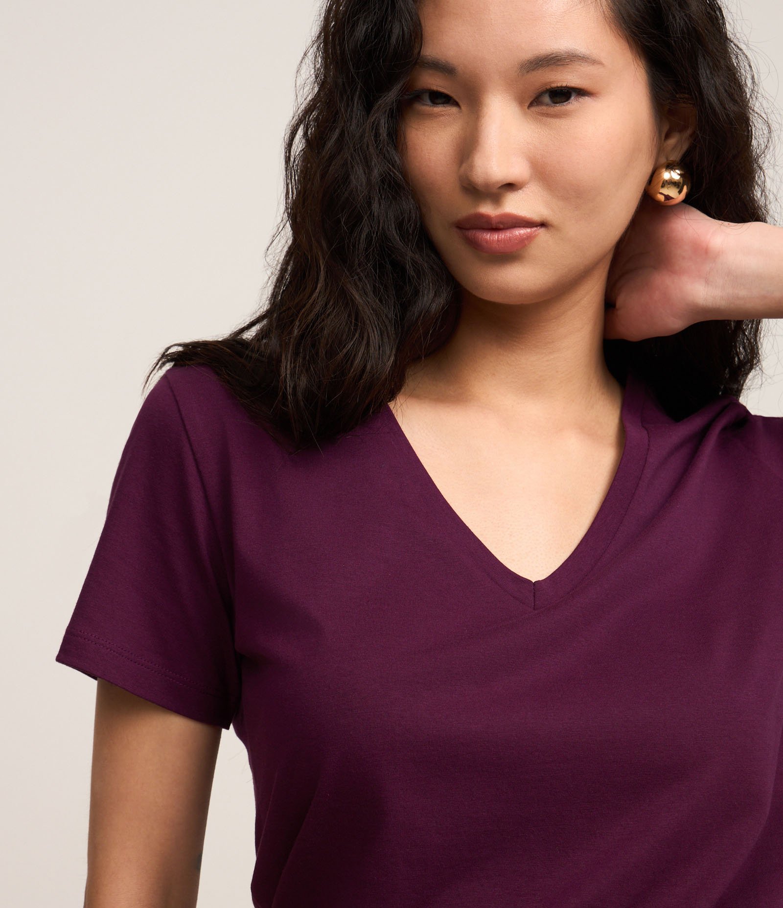 Blusa Básica em Algodão Peruano com Decote V Roxo Vinho 4