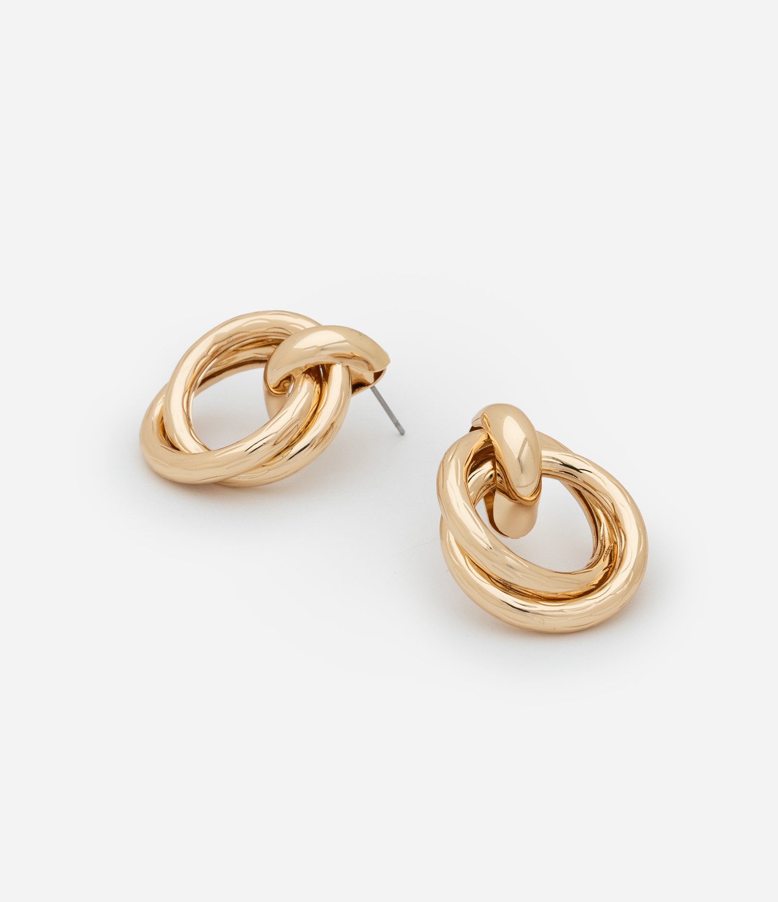 Brinco Botão em Metal com Formato Nó Duplo Dourado 2