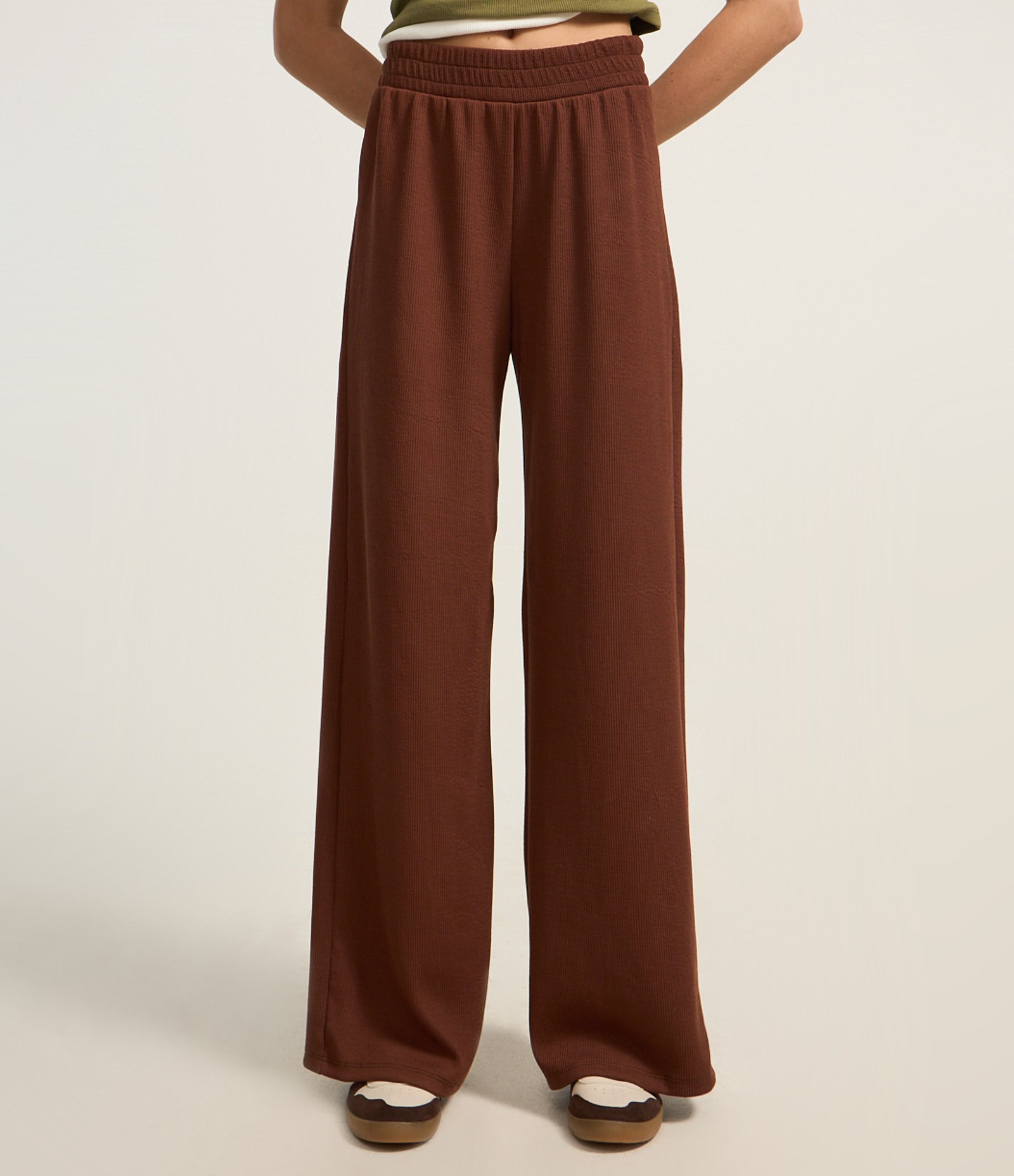 Calça Reta em Ribana Texturizada Marrom 2