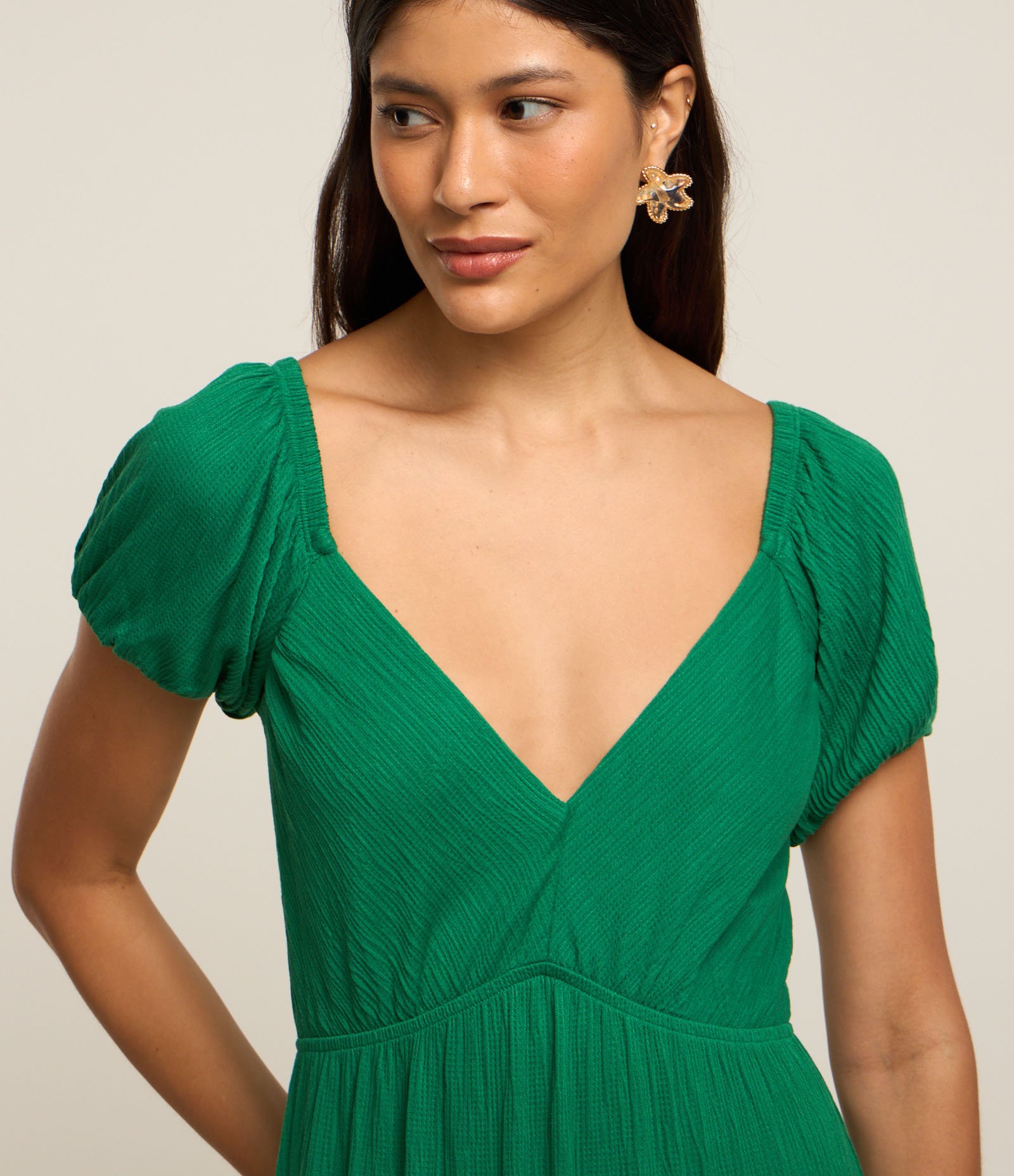 Vestido Midi Texturizado com Decote Coração Verde 3