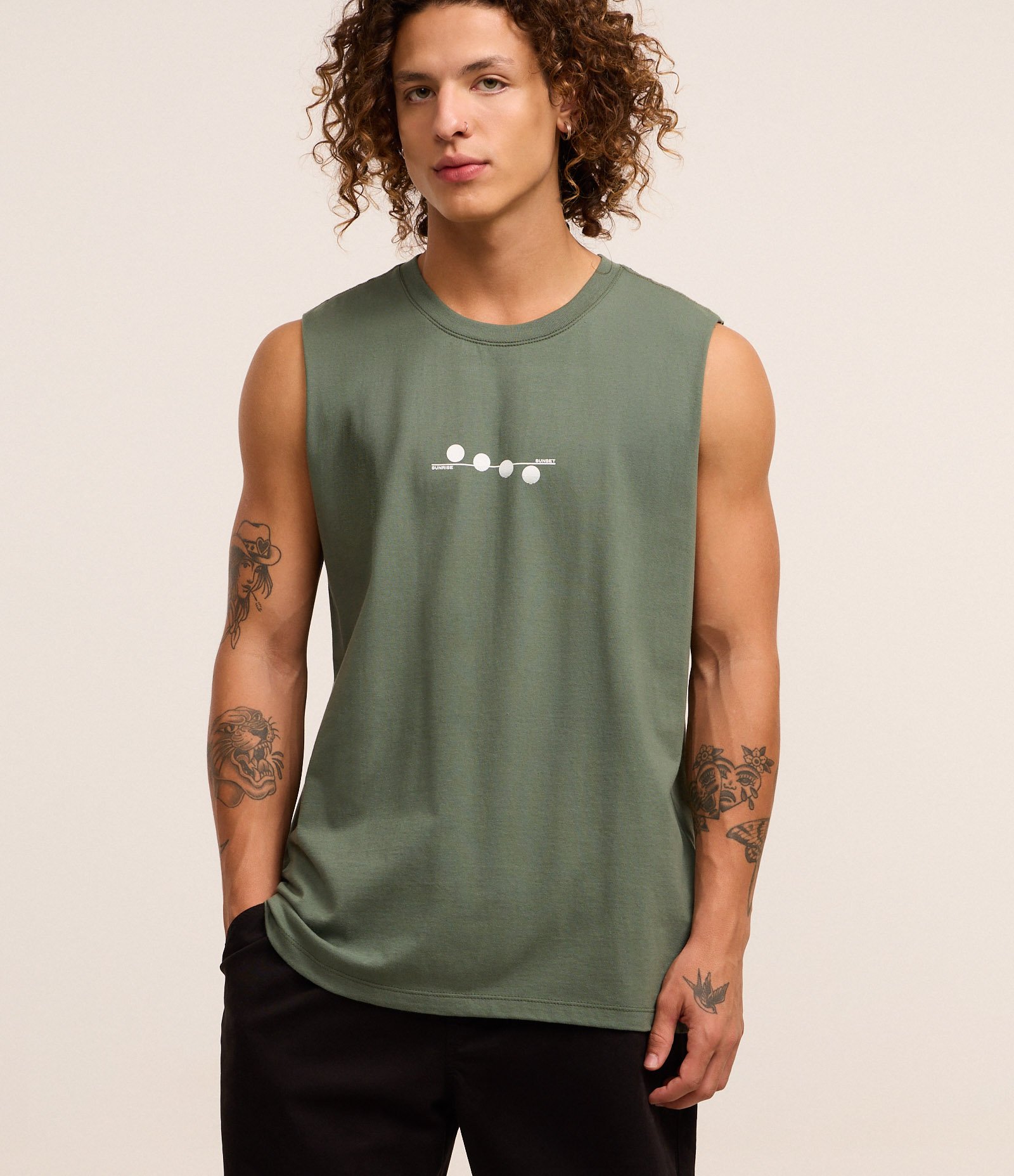 Regata Comfort em Algodão com Estampa Centralizada Verde 1