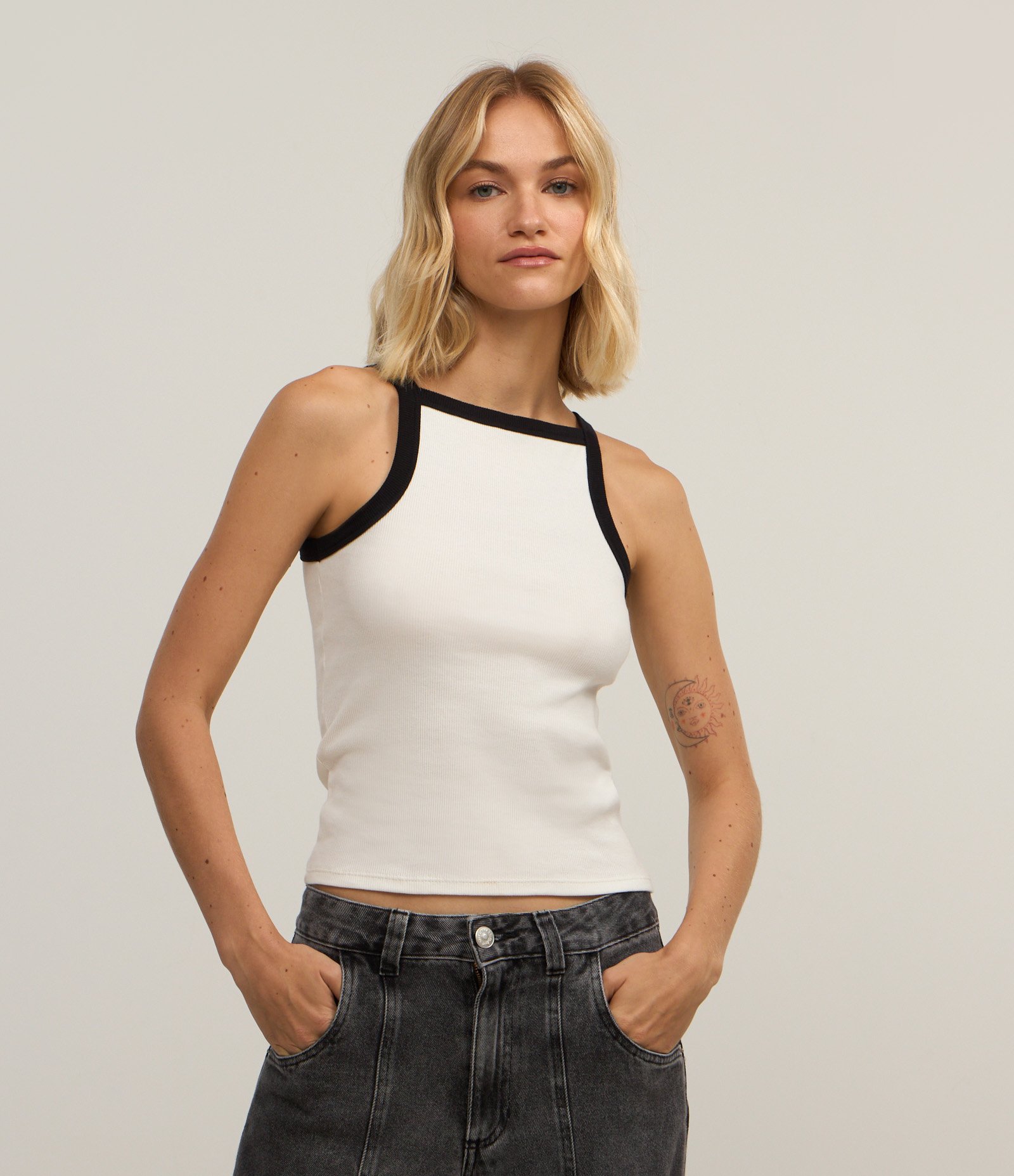 Regata em Ribana com Decote Halter e Viés Contrastante Branco 1