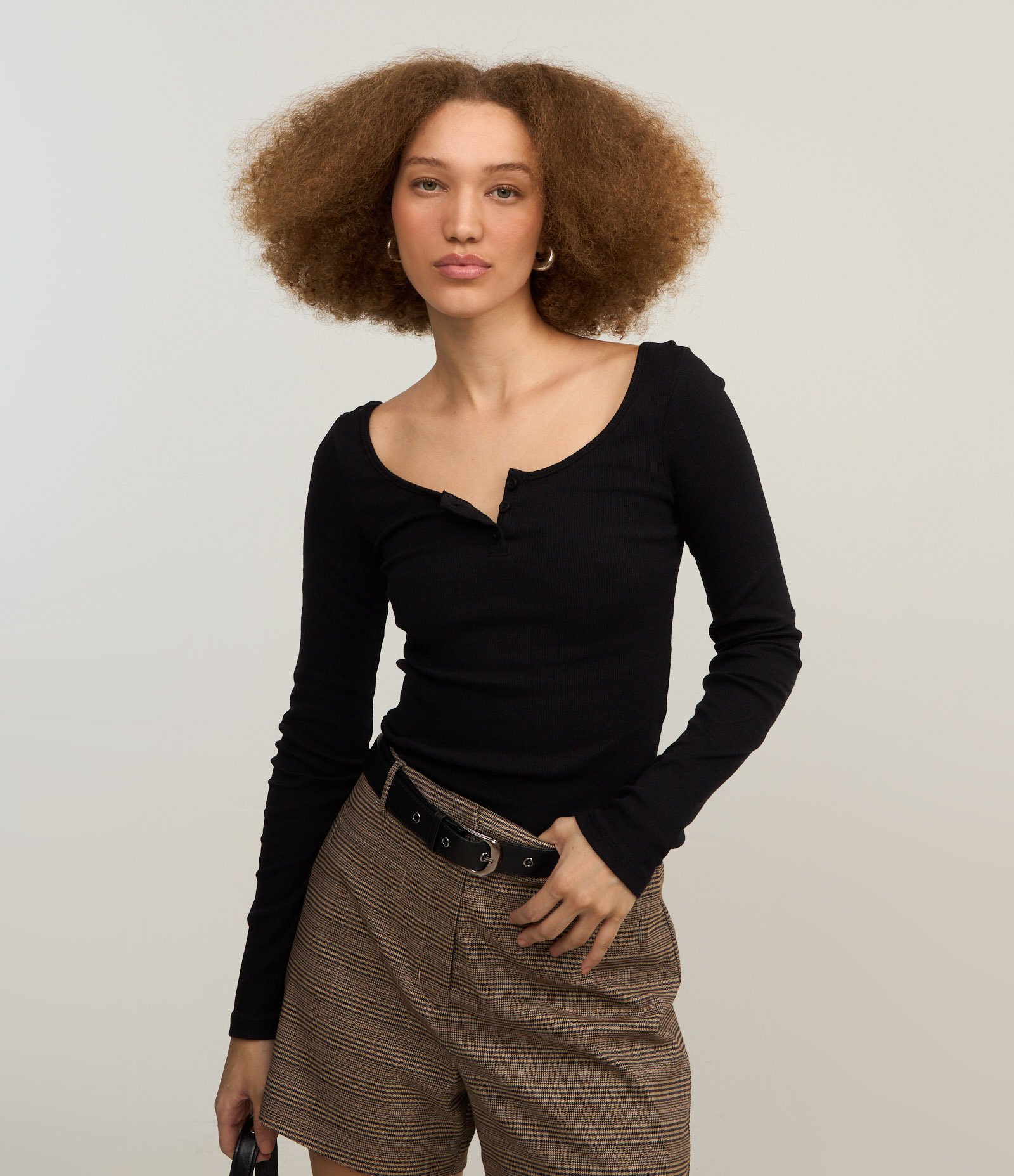 Blusa em Ribana com Decote U e Botões Preto 1