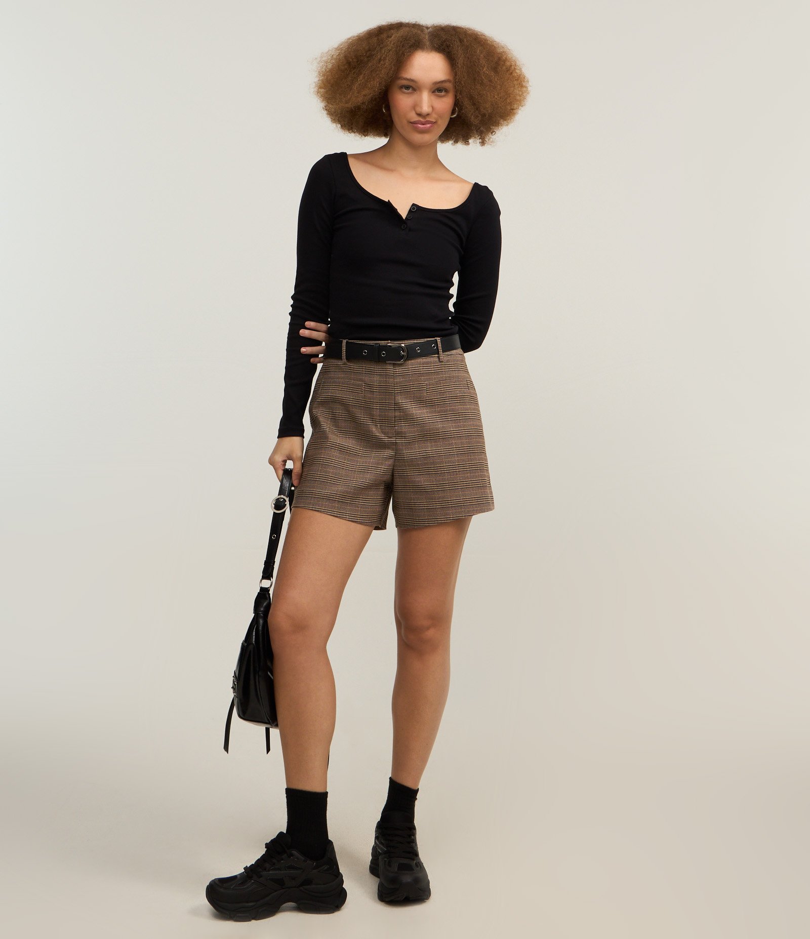 Blusa em Ribana com Decote U e Botões Preto 2