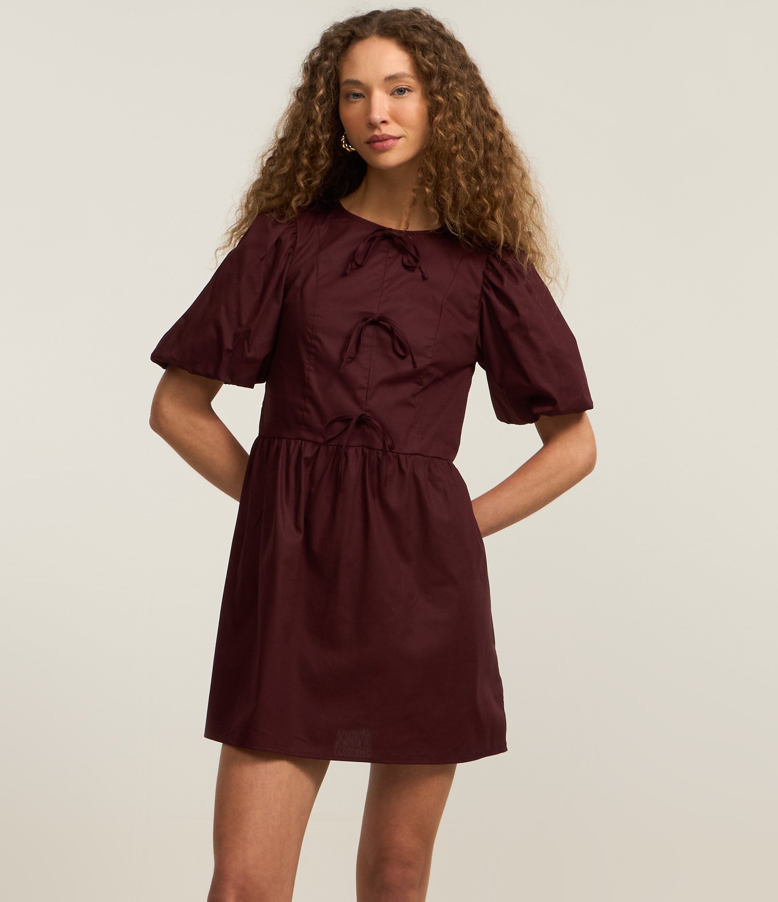 Vestido em Tricoline com Mangas Bufantes e Lacinhos Vinho 1