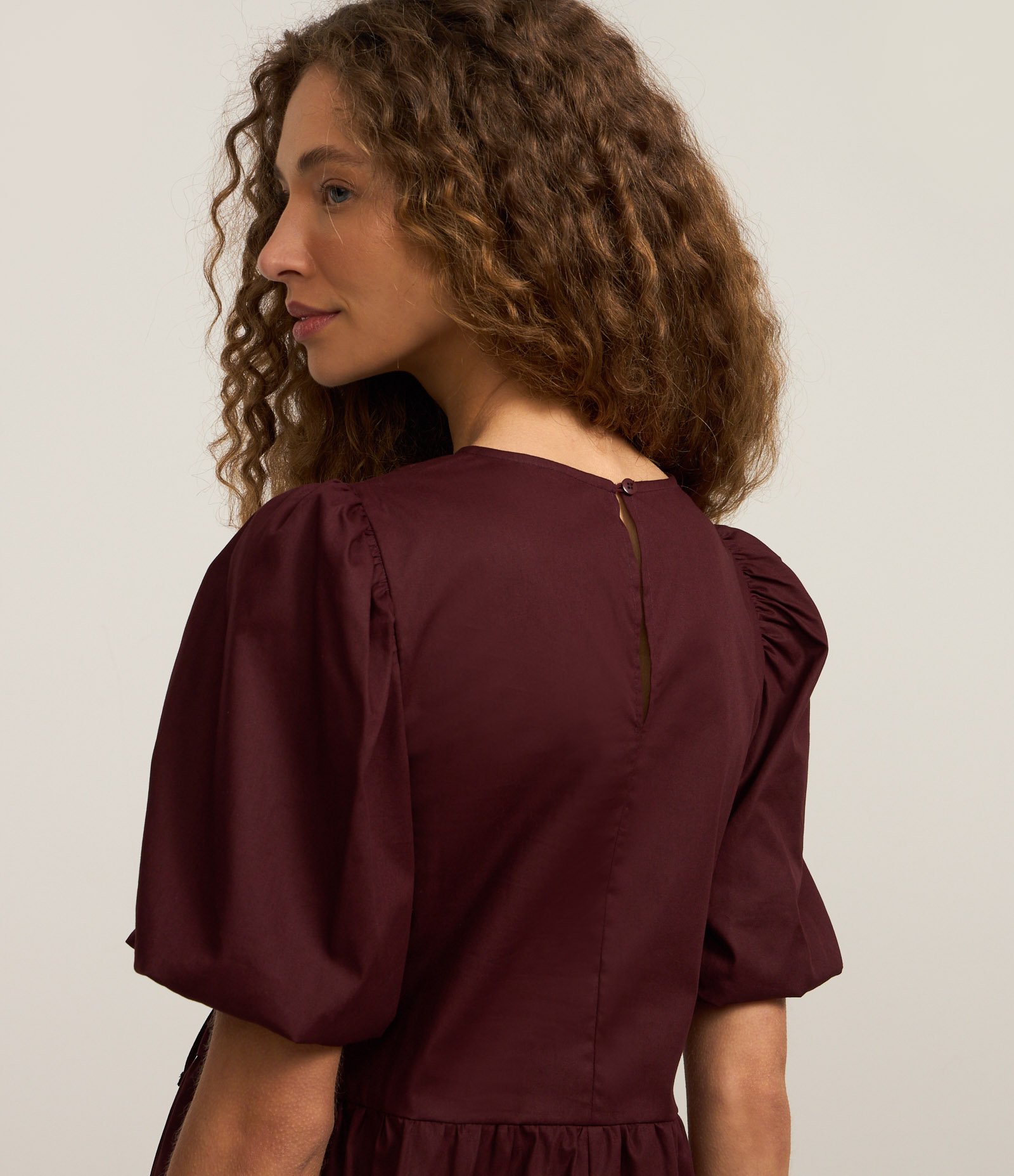 Vestido em Tricoline com Mangas Bufantes e Lacinhos Vinho 4