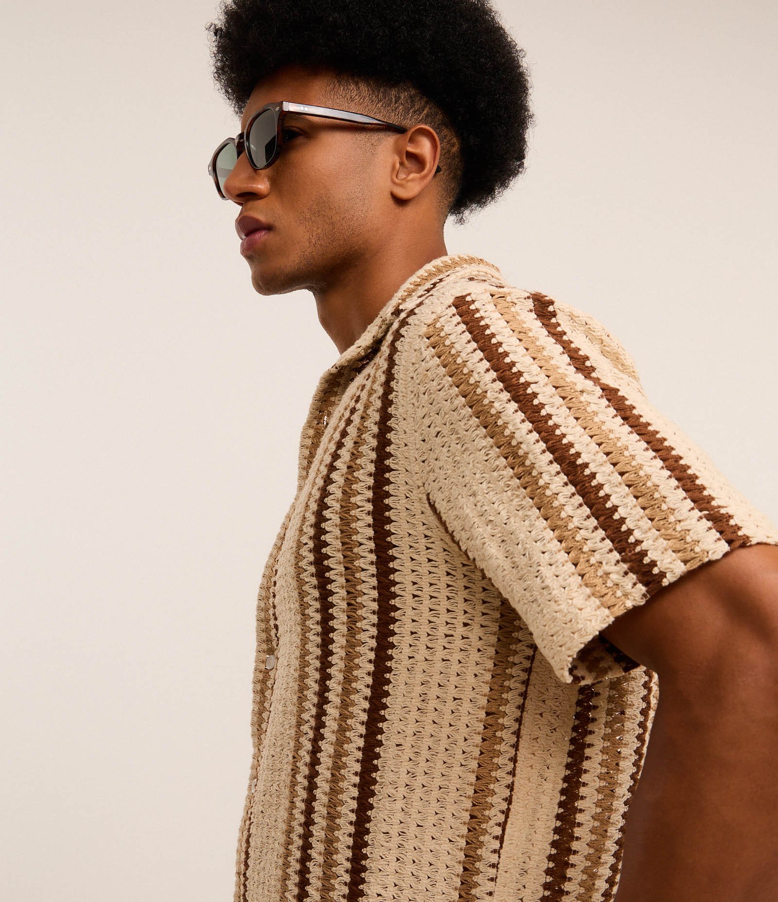 Camisa em Crochê Rustico com Textura e Listras Contrastantes Bege 4