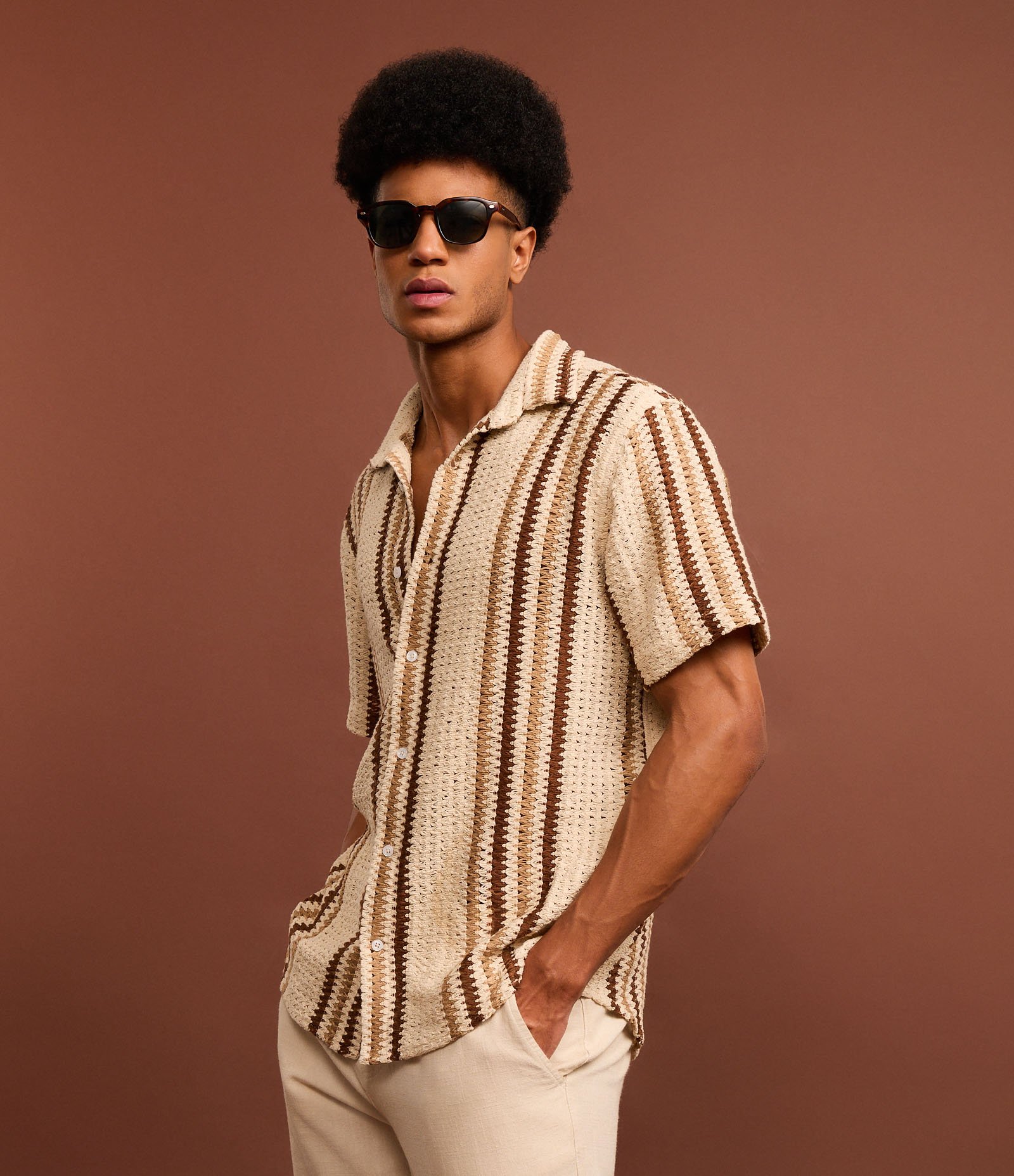 Camisa em Crochê Rustico com Textura e Listras Contrastantes Bege 7