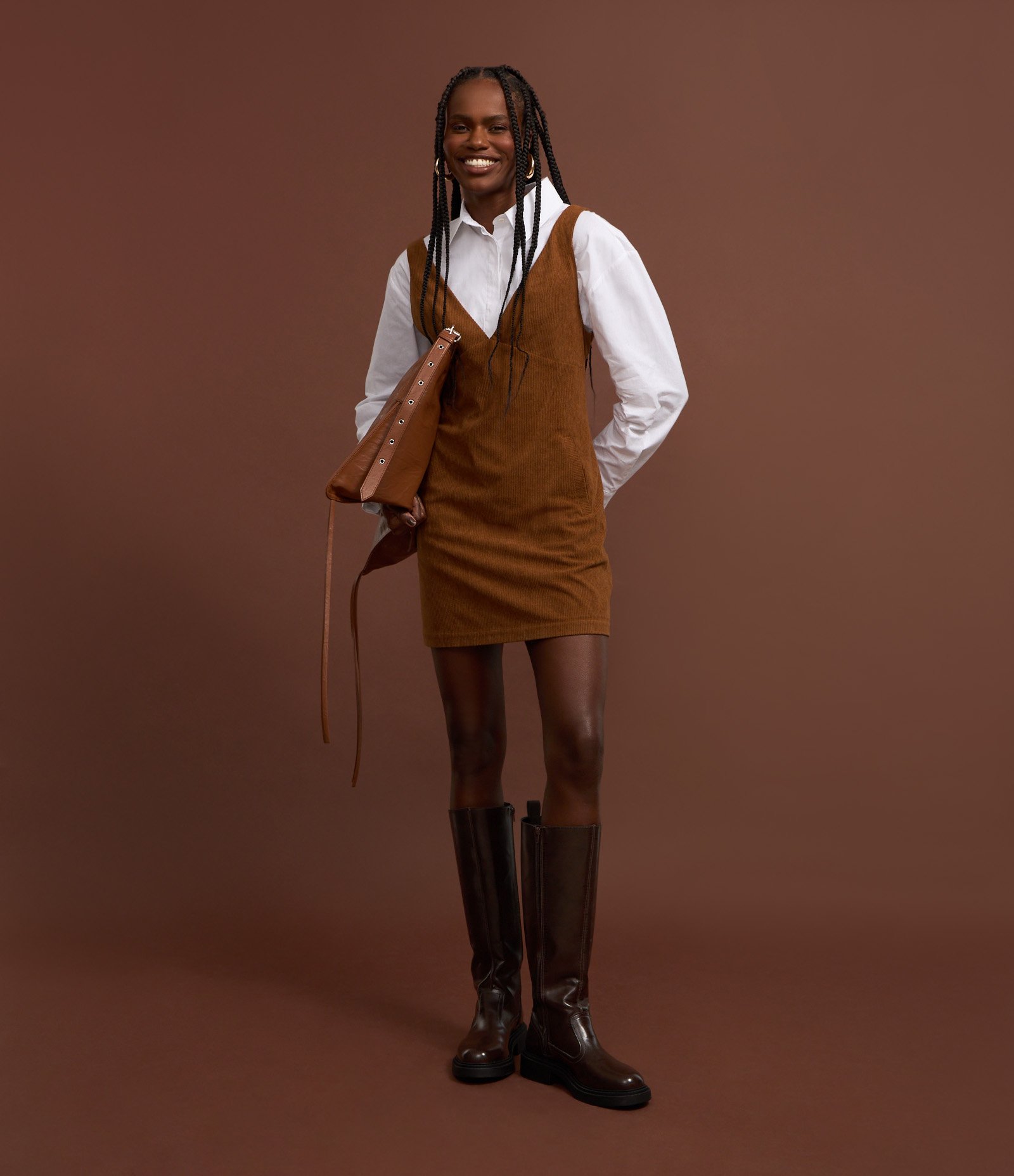 Vestido Curto em Veludo Cotele com Decote V Marrom 4