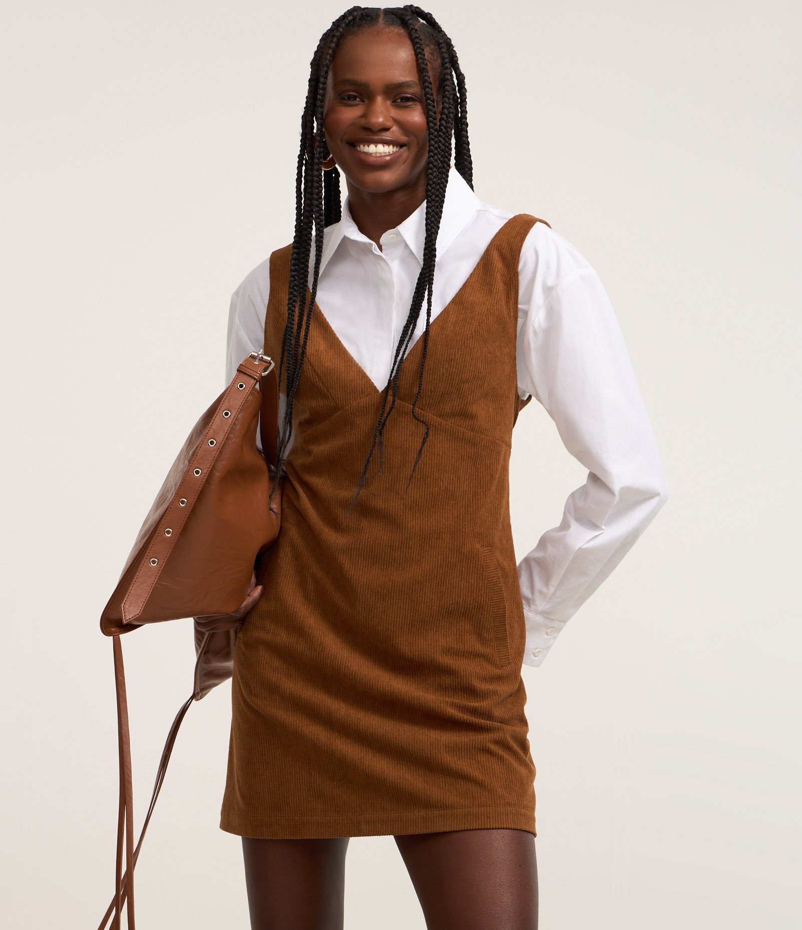 Vestido Curto em Veludo Cotele com Decote V Marrom 1