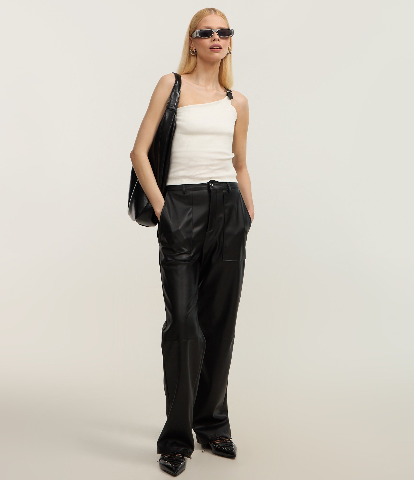 Blusa Top em Ribana Ombro Único e Alça com Fivela Branco 2