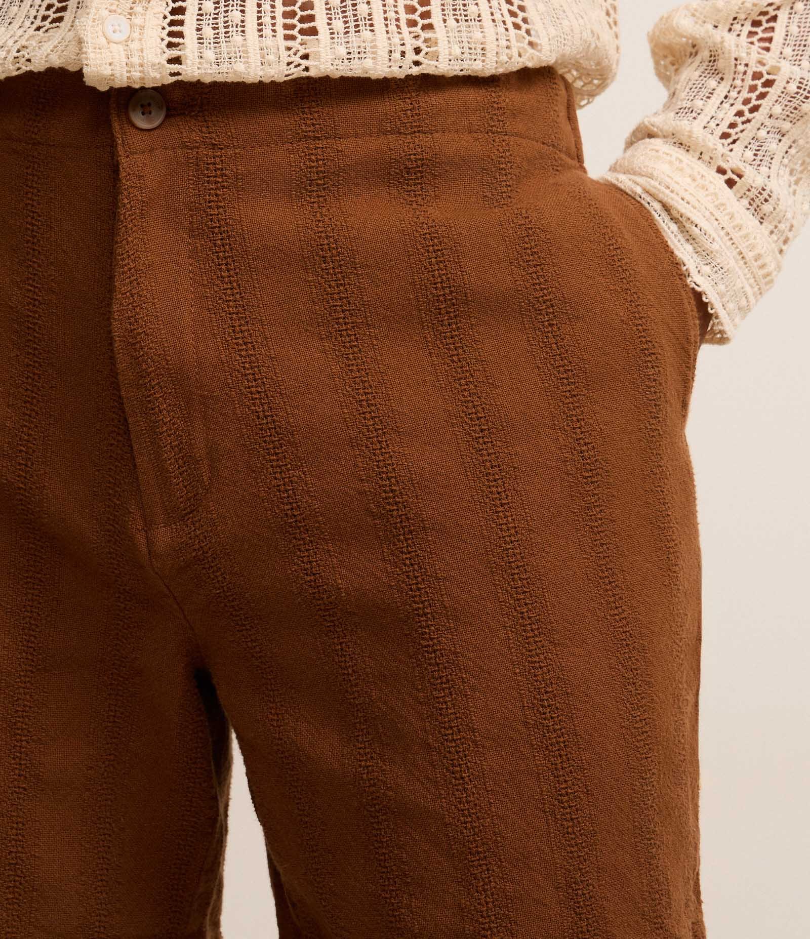 Bermuda em Algodão com Textura e Cós Elástico Marrom 4