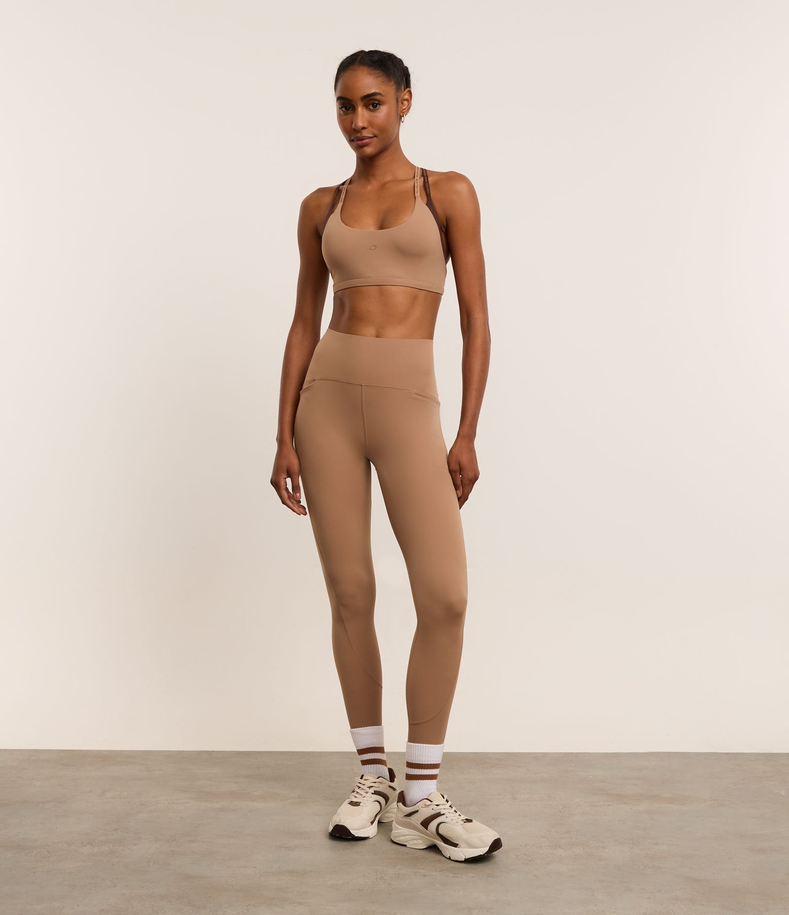 Calça Legging Corrida em Microfibra com Elástico Porta Camiseta Marrom 1