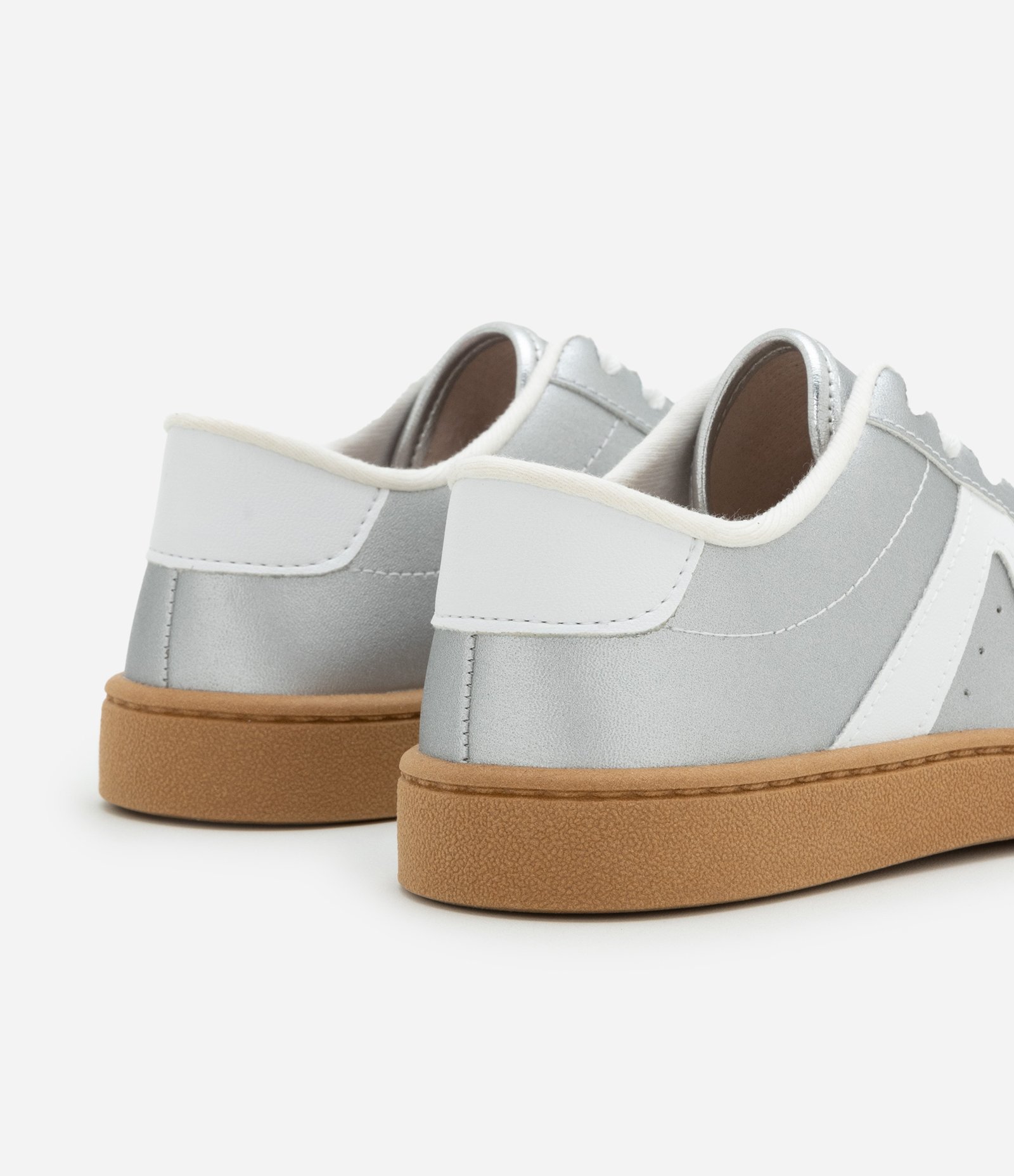 Tênis Infantil em Pu com Recortes e Sola Contrastante - Tam 26 ao 36 Prata 4