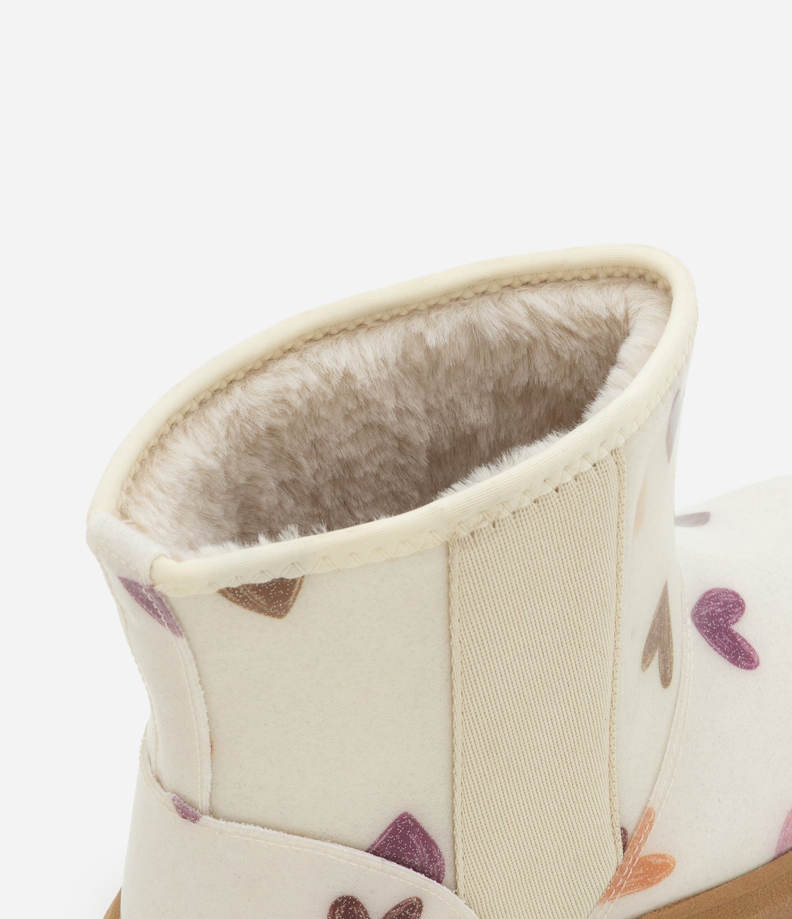 Bota Infantil com Forro Peludinho e Estampa Corações - Tam 28 a 36 Bege 4