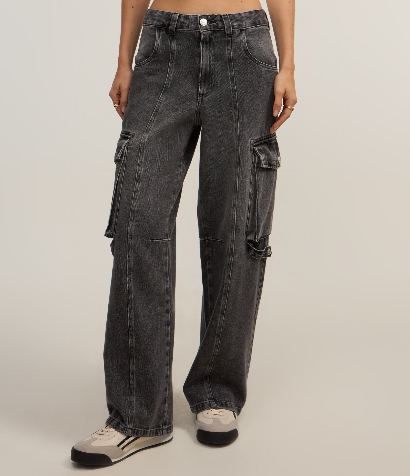 Calça Reta em Jeans com Recorte Frontal e Bolsos Cargo 4