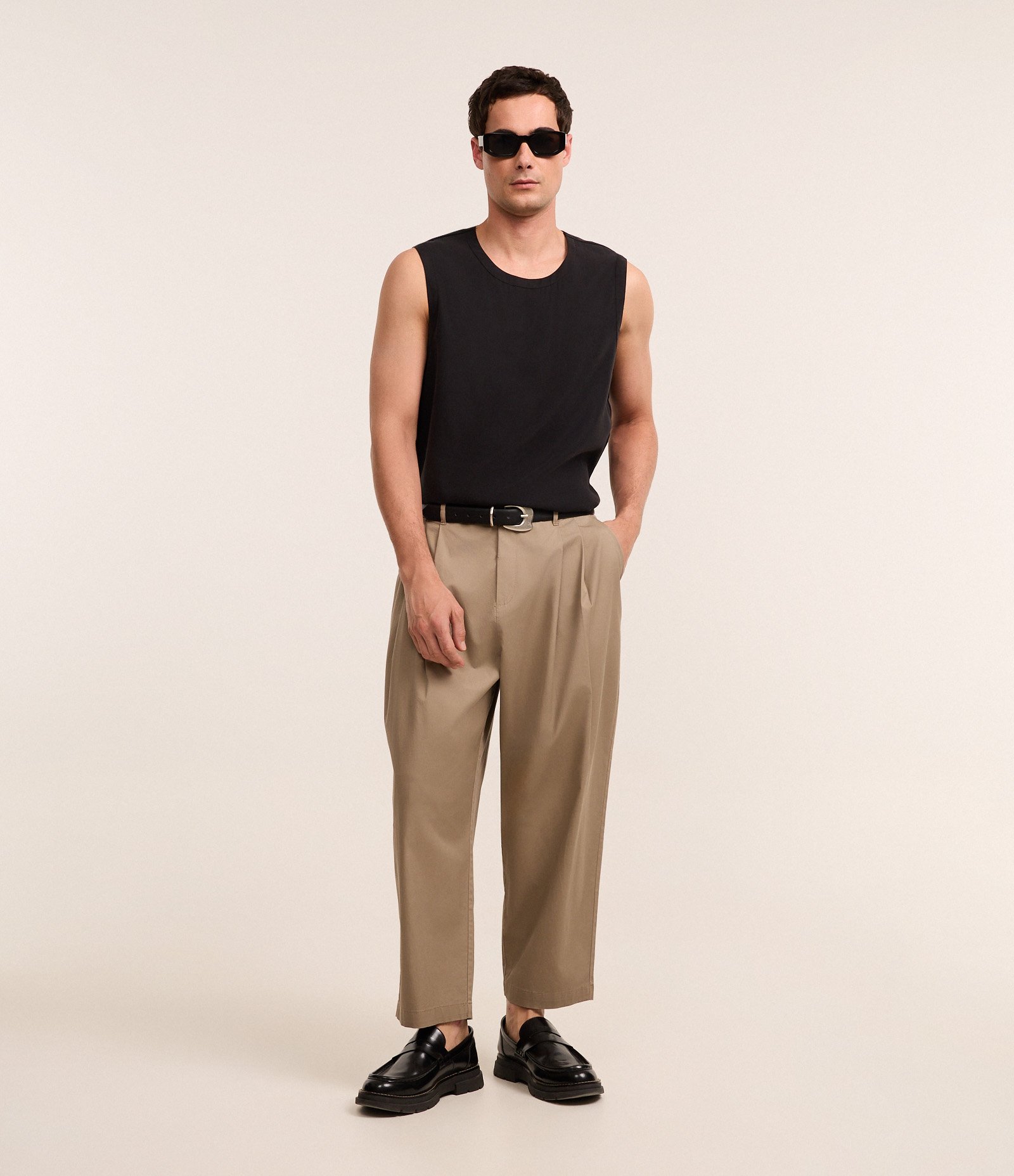 Calça Japonique em Algodão Alfaiada com Efeito Acetinado Marrom 1