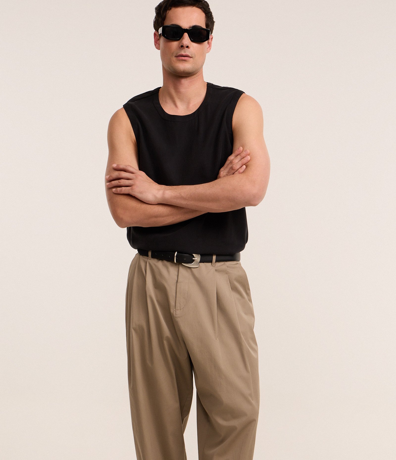 Calça Japonique em Algodão Alfaiada com Efeito Acetinado Marrom 5