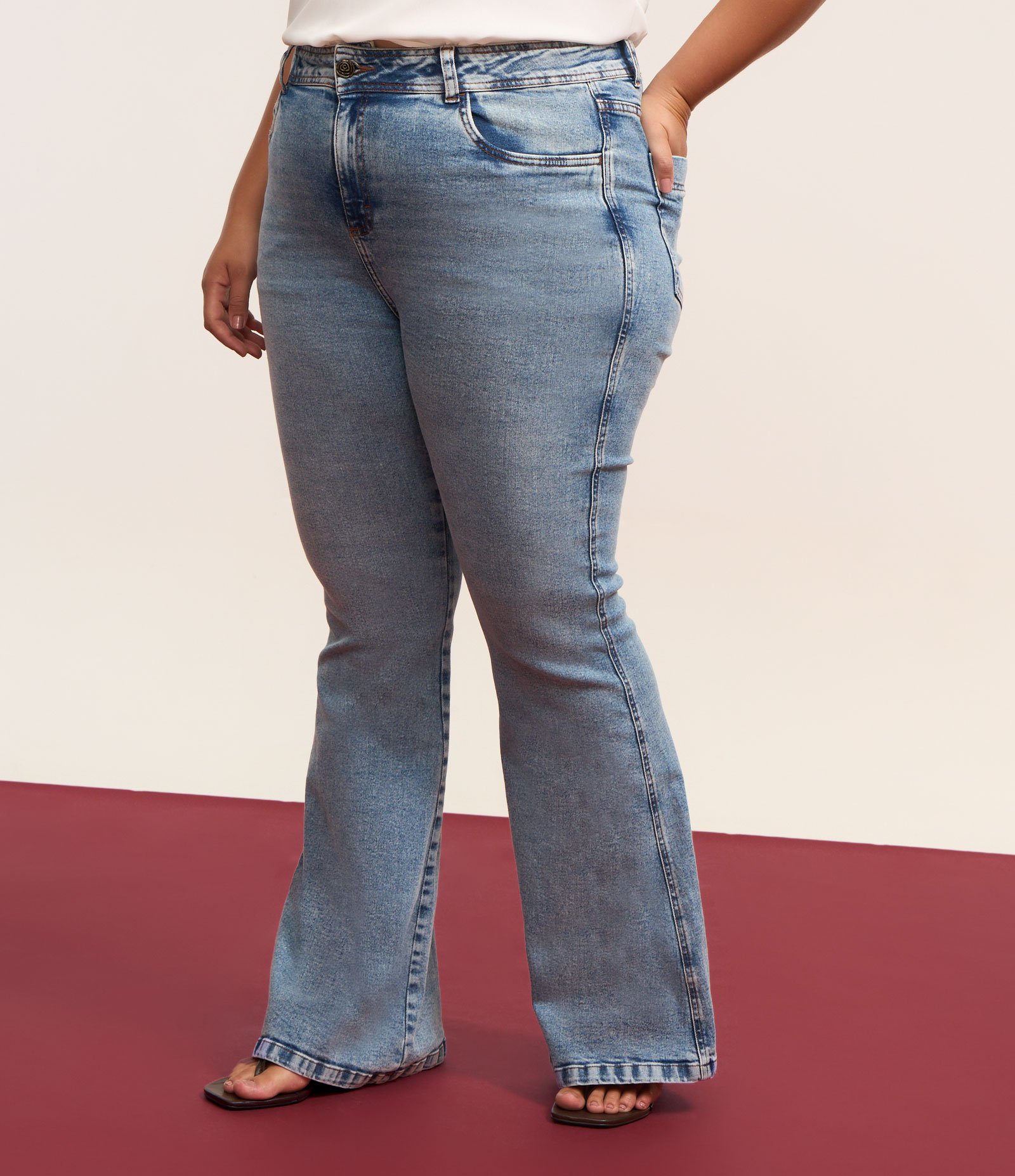 Calça Flare em Jeans com Elastano Curve & Plus Size Azul 2