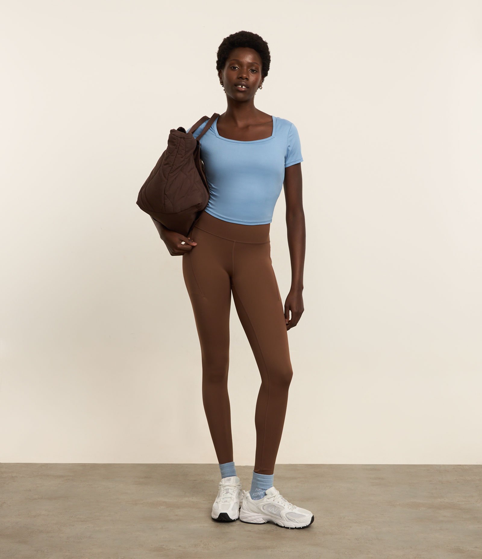 Calca Legging Esportiva em Microfibra com Bolsos Marrom 1