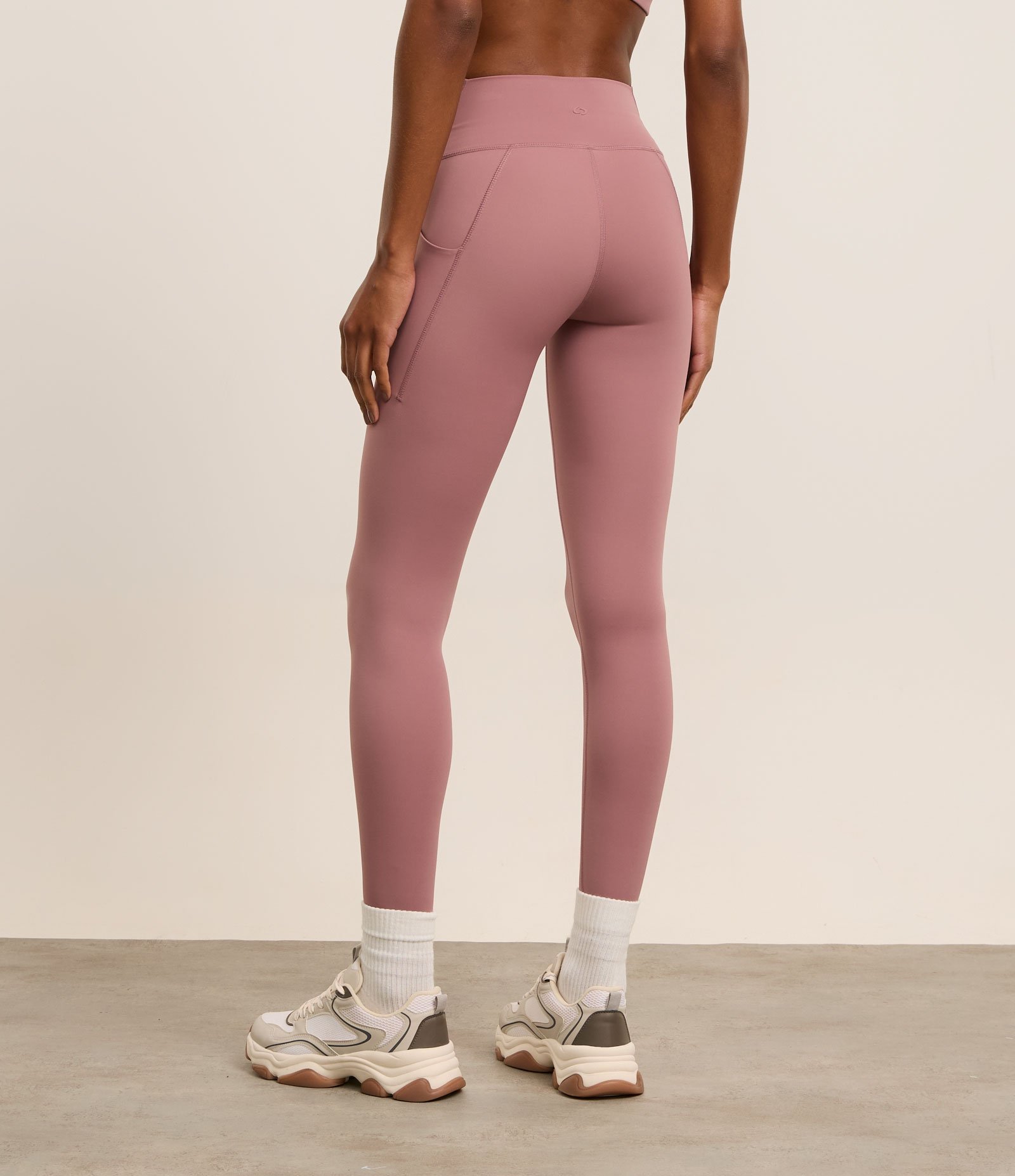Calca Legging Esportiva em Microfibra com Bolsos Roxo 3