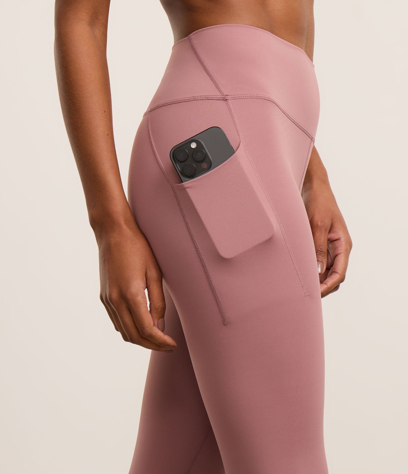 Calca Legging Esportiva em Microfibra com Bolsos Roxo 4