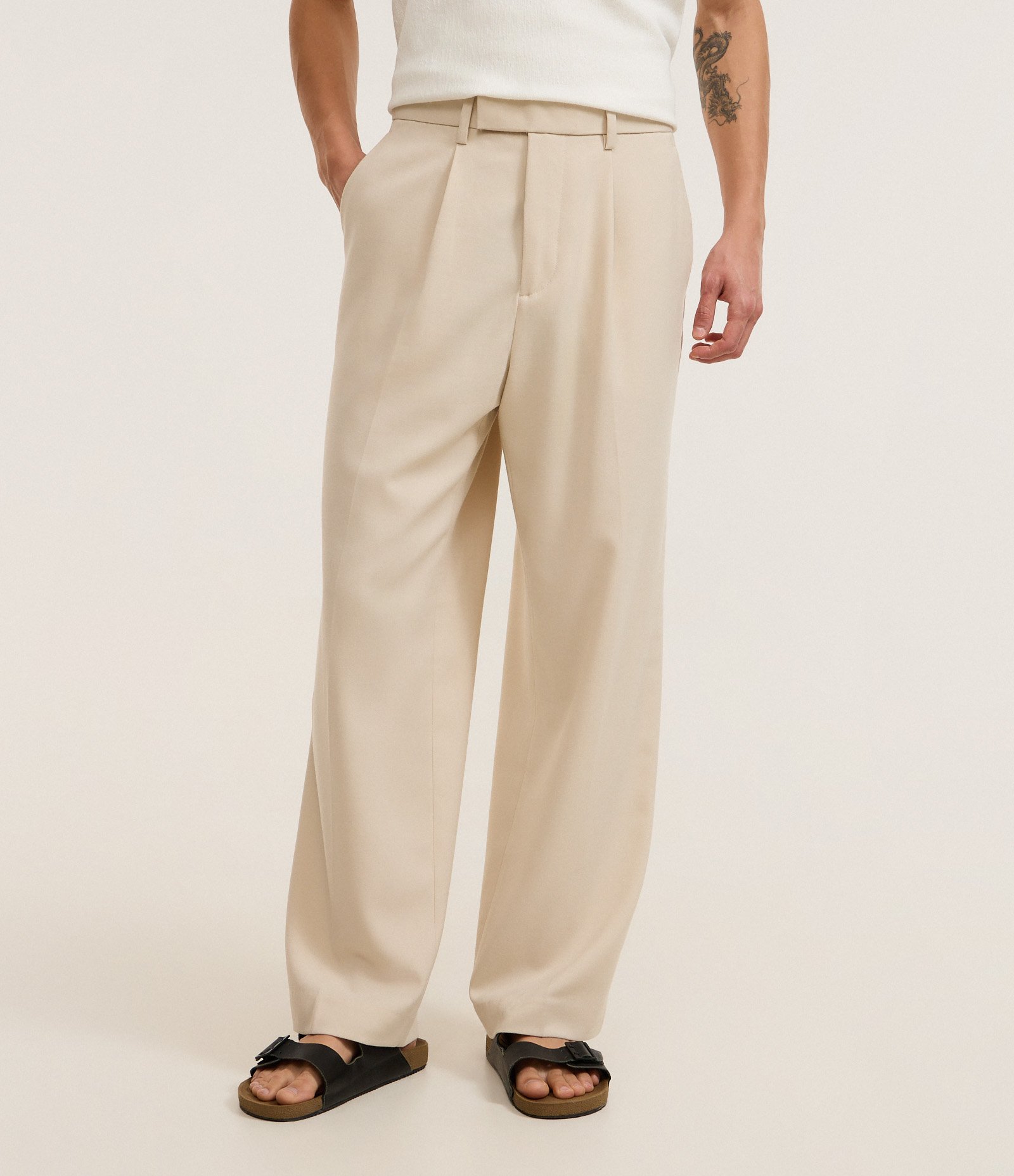 Calça Wide Leg com Bolso e Friso Alfaiatada Bege 2